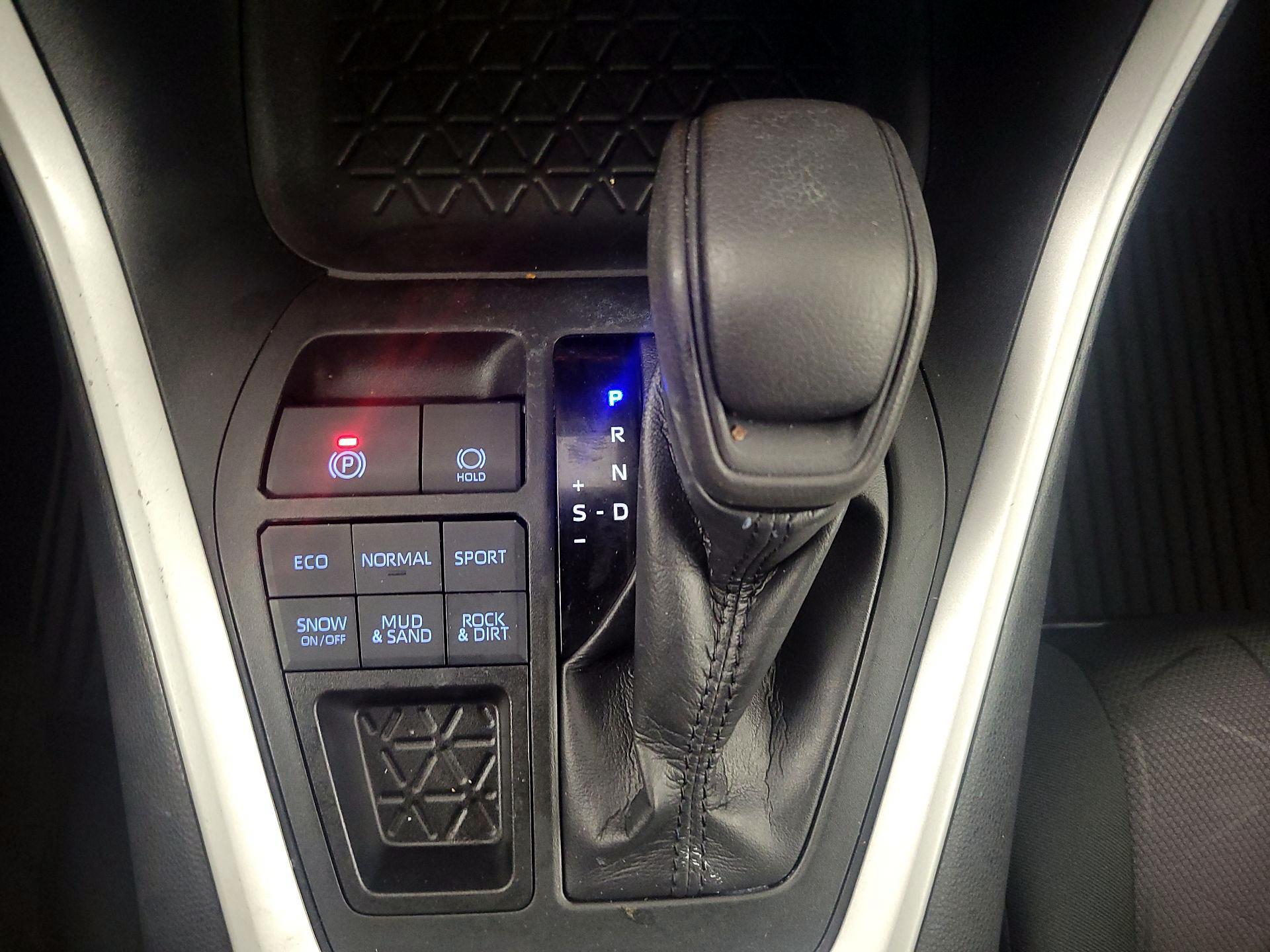 Thumbnail: 2019 Toyota RAV4 - 17
