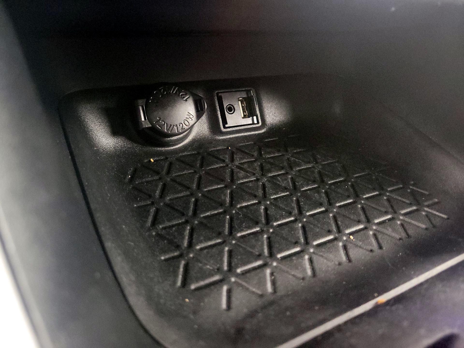 Thumbnail: 2019 Toyota RAV4 - 18