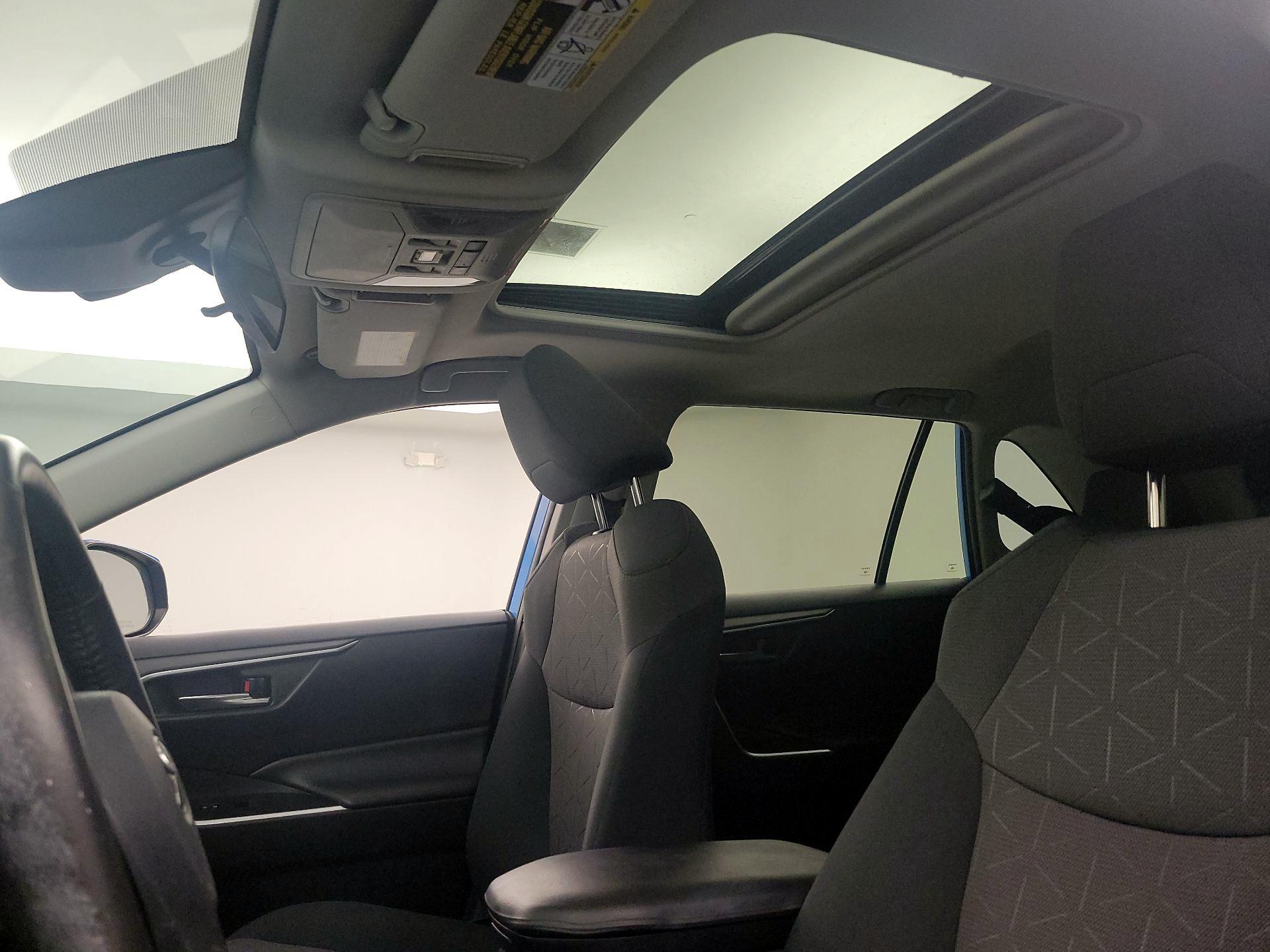 Thumbnail: 2019 Toyota RAV4 - 19
