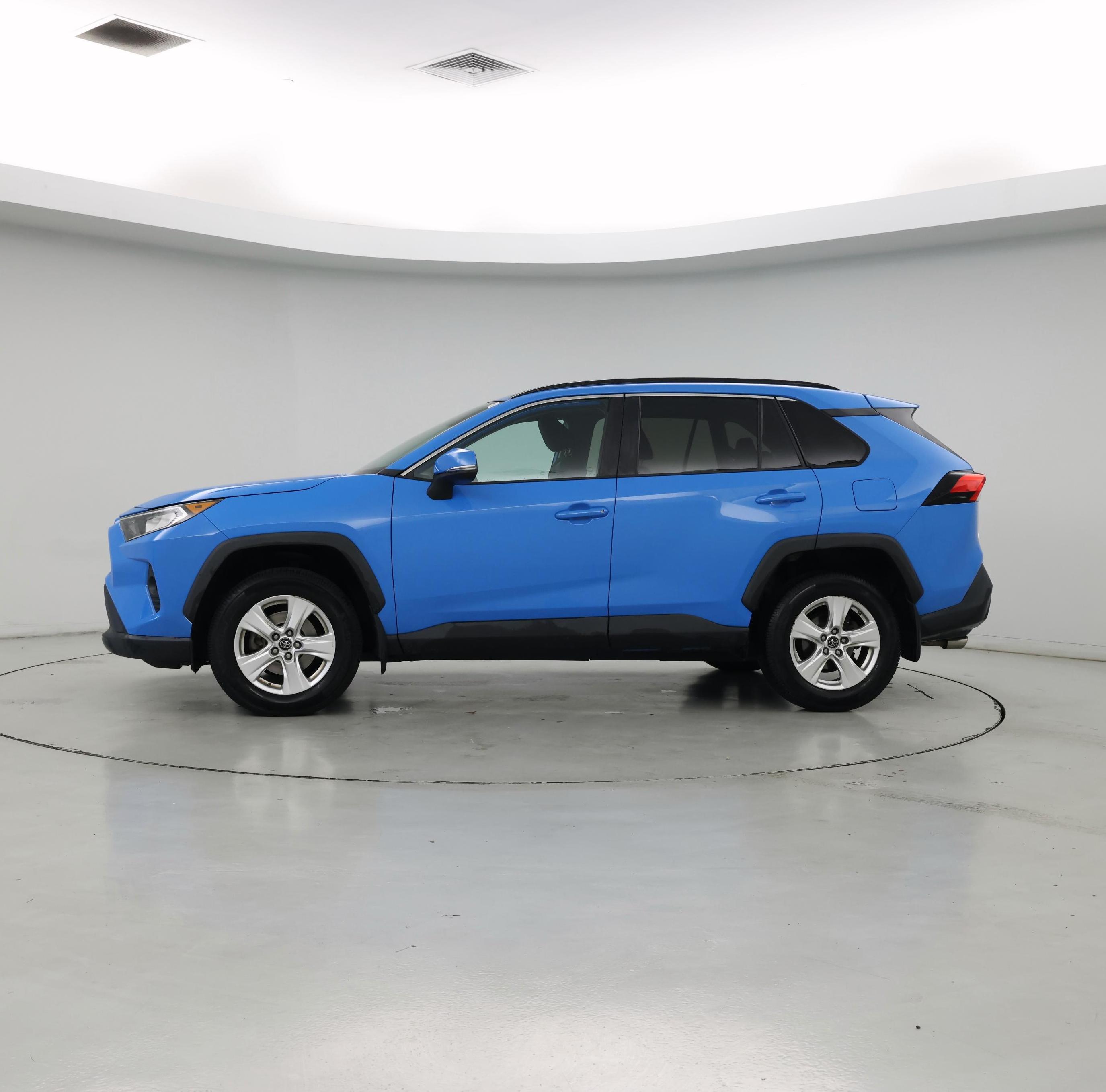 Thumbnail: 2019 Toyota RAV4 - 3