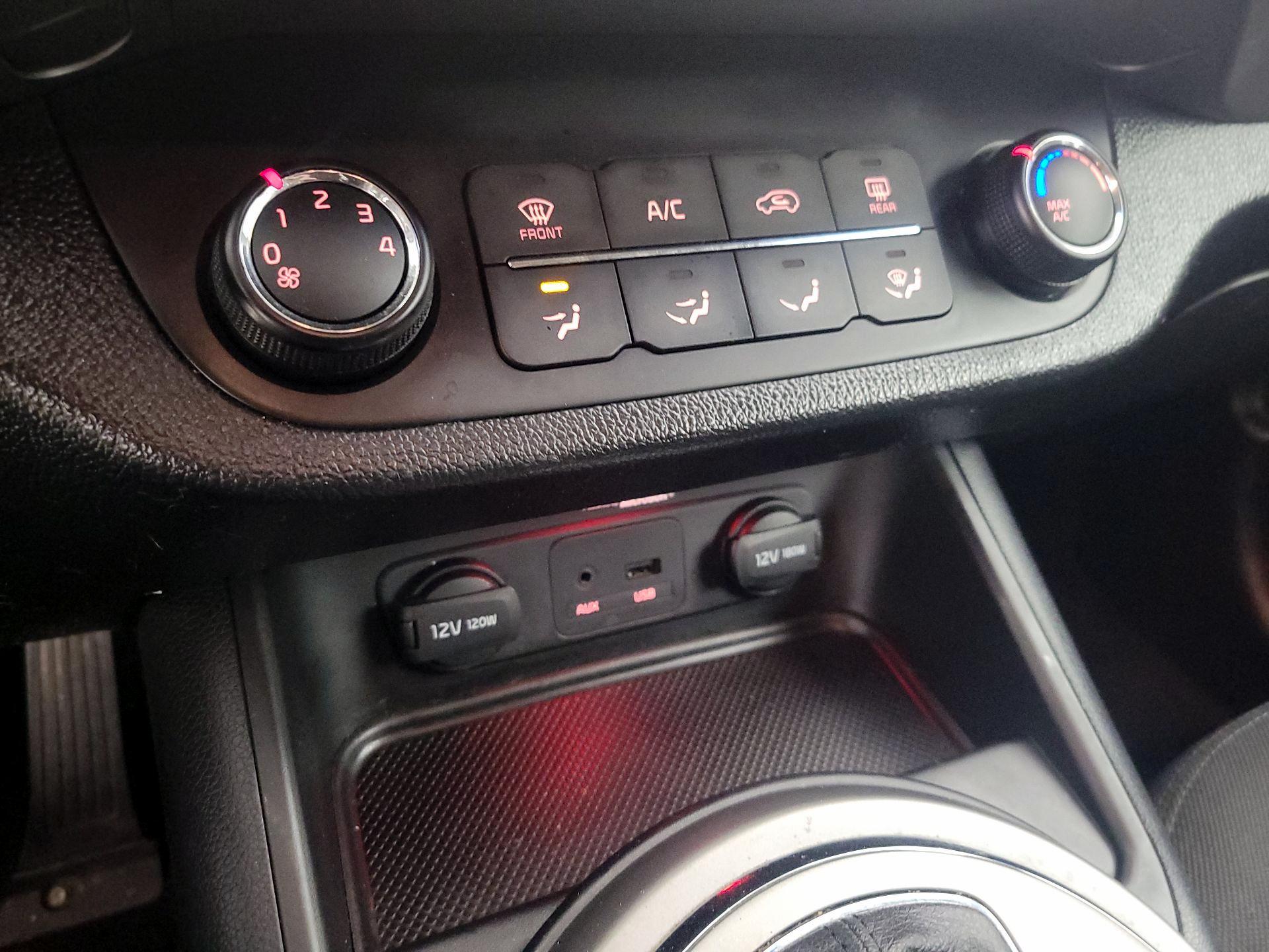 Thumbnail: 2014 Kia Sportage - 16