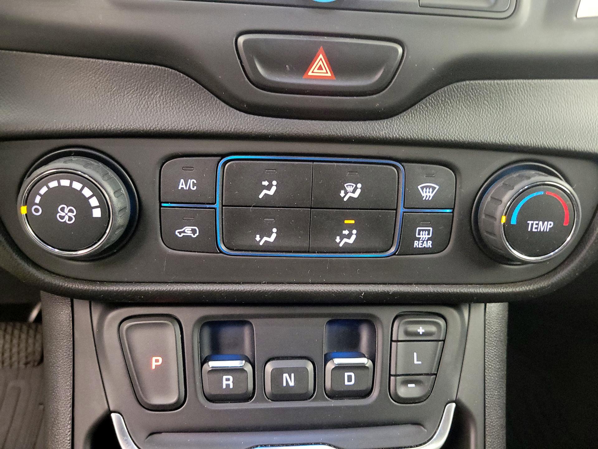 Thumbnail: 2020 GMC Terrain - 16