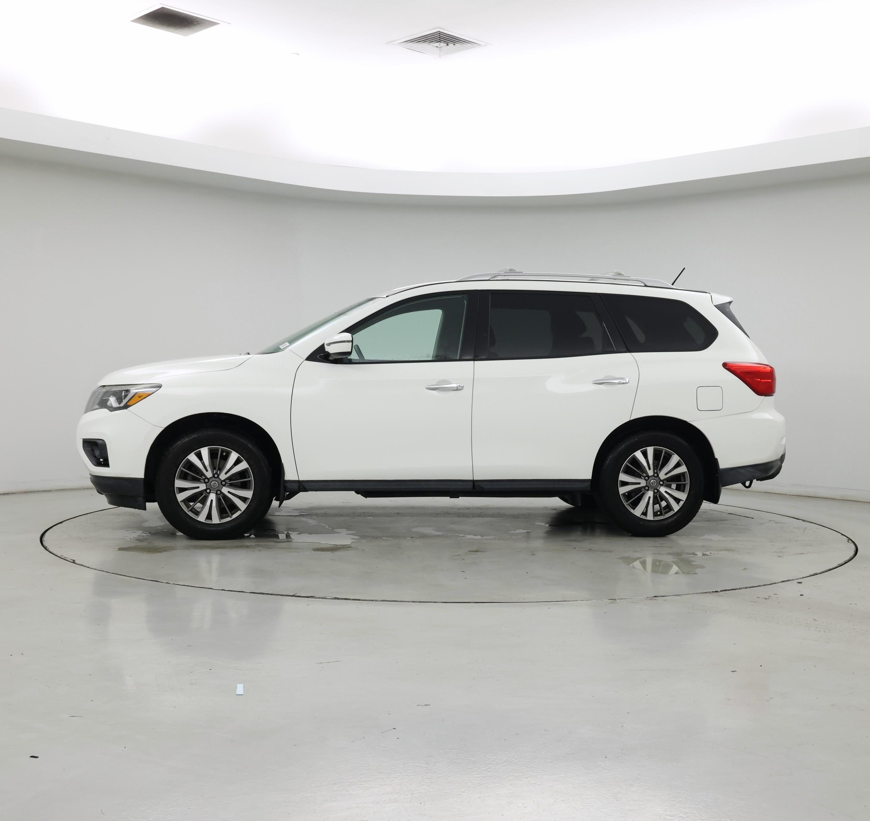 Thumbnail: 2018 Nissan Pathfinder - 3