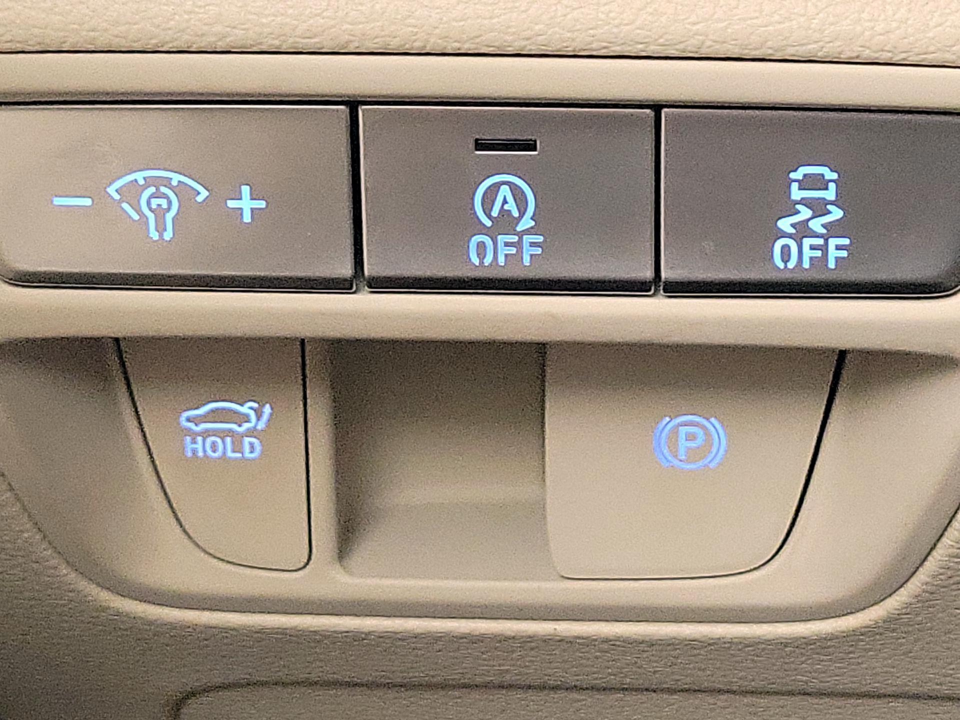 Thumbnail: 2022 Genesis G80 - 13