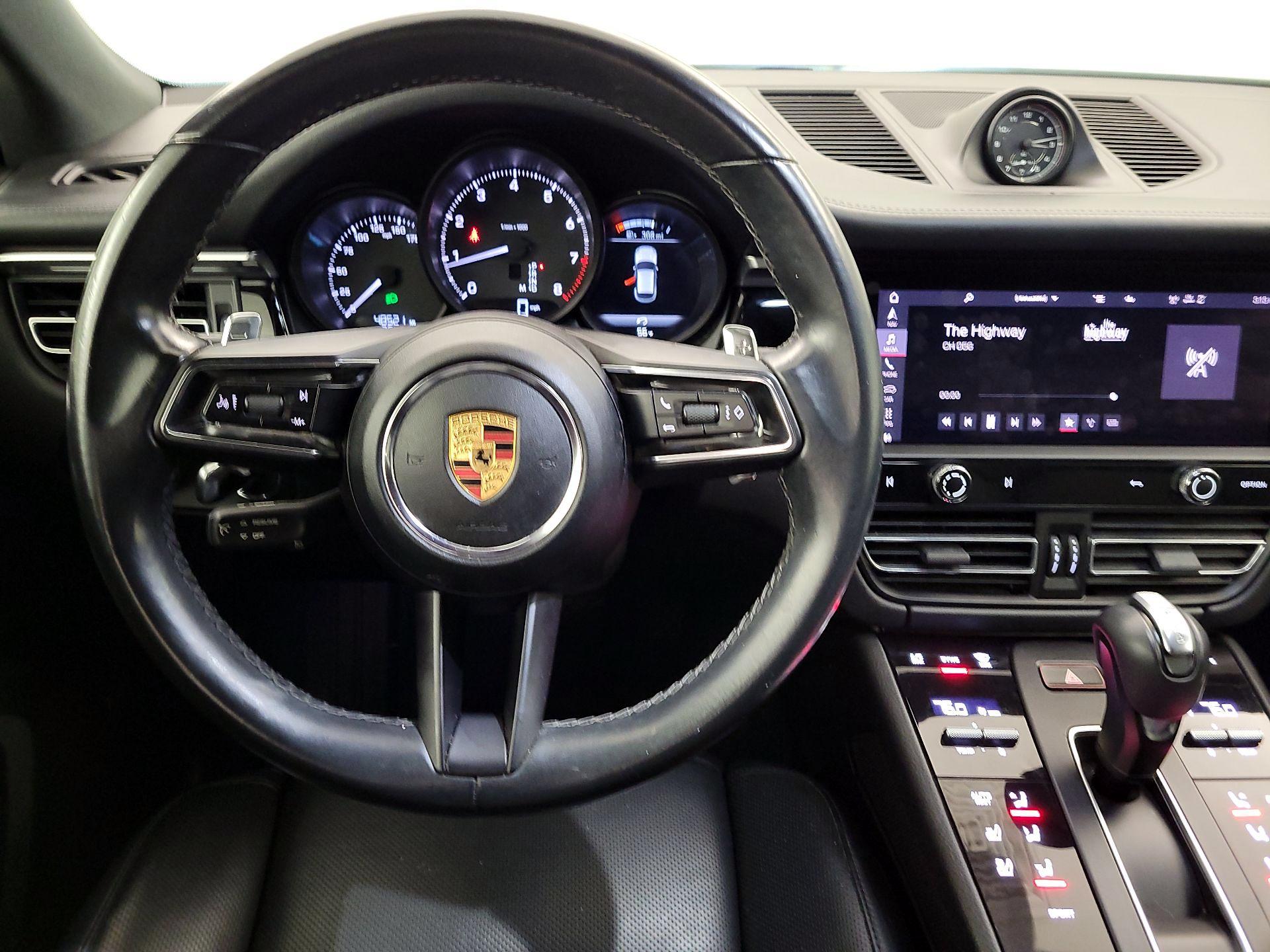 Thumbnail: 2022 Porsche Macan - 10