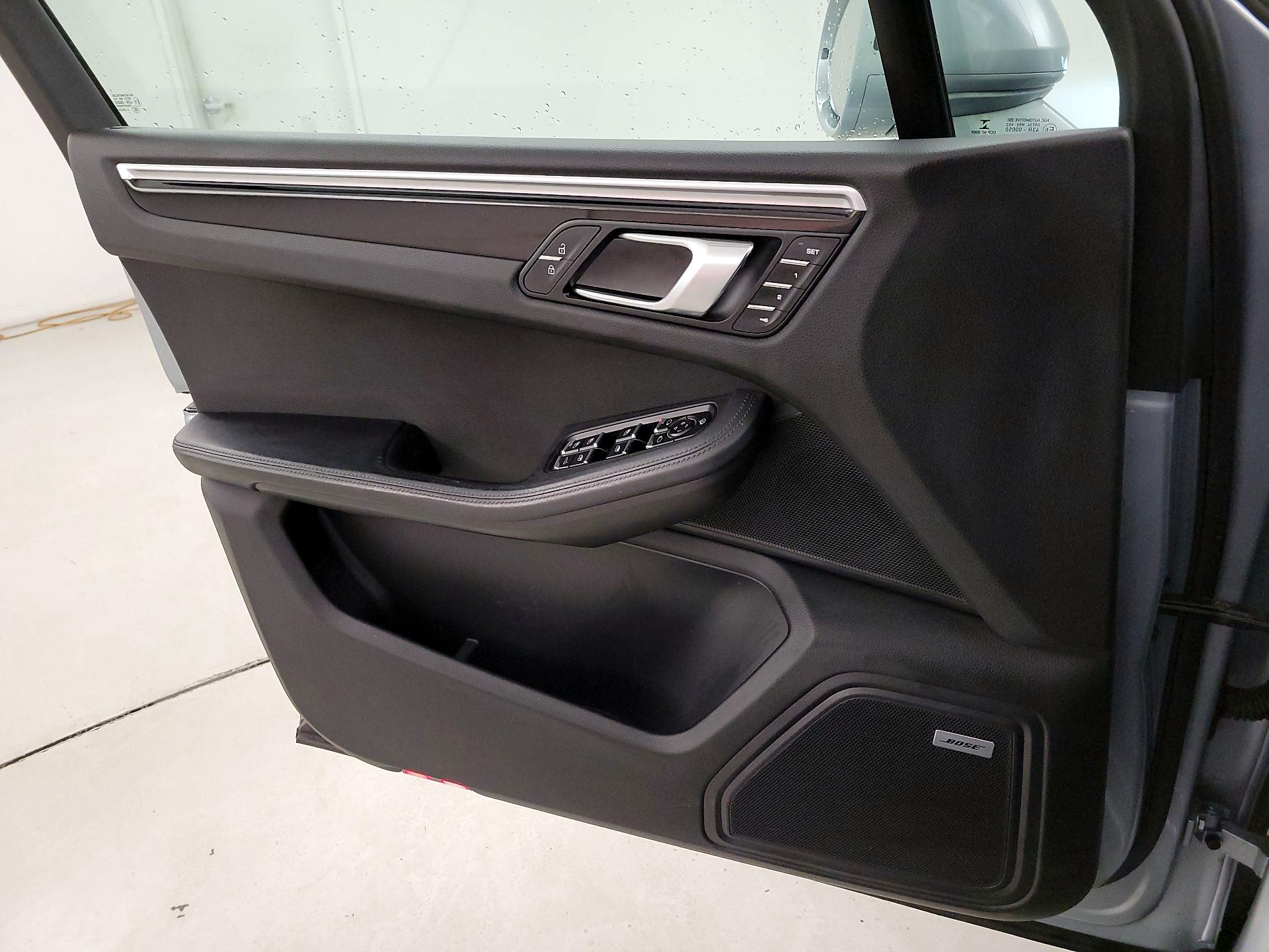 Thumbnail: 2022 Porsche Macan - 12