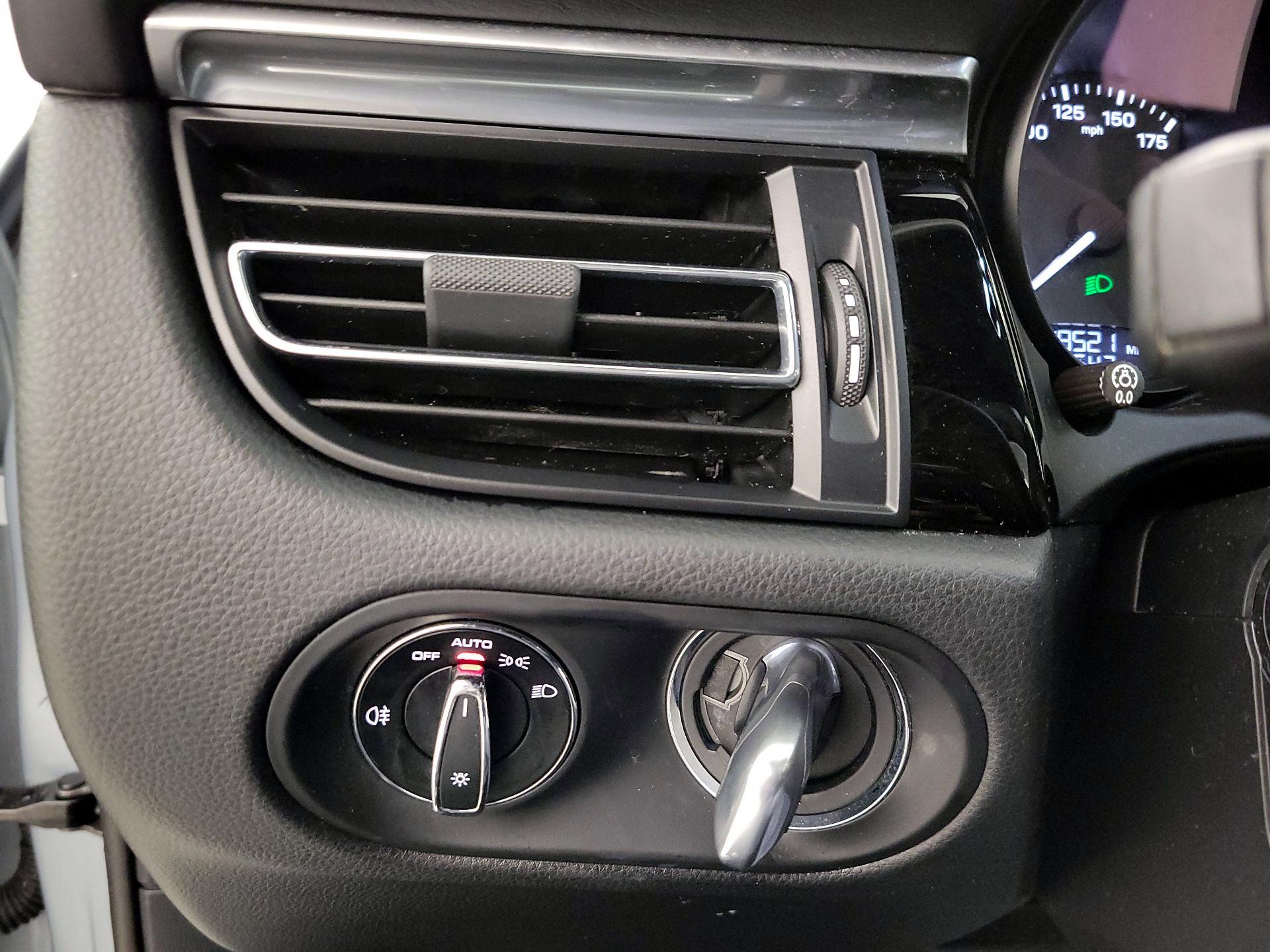 Thumbnail: 2022 Porsche Macan - 13