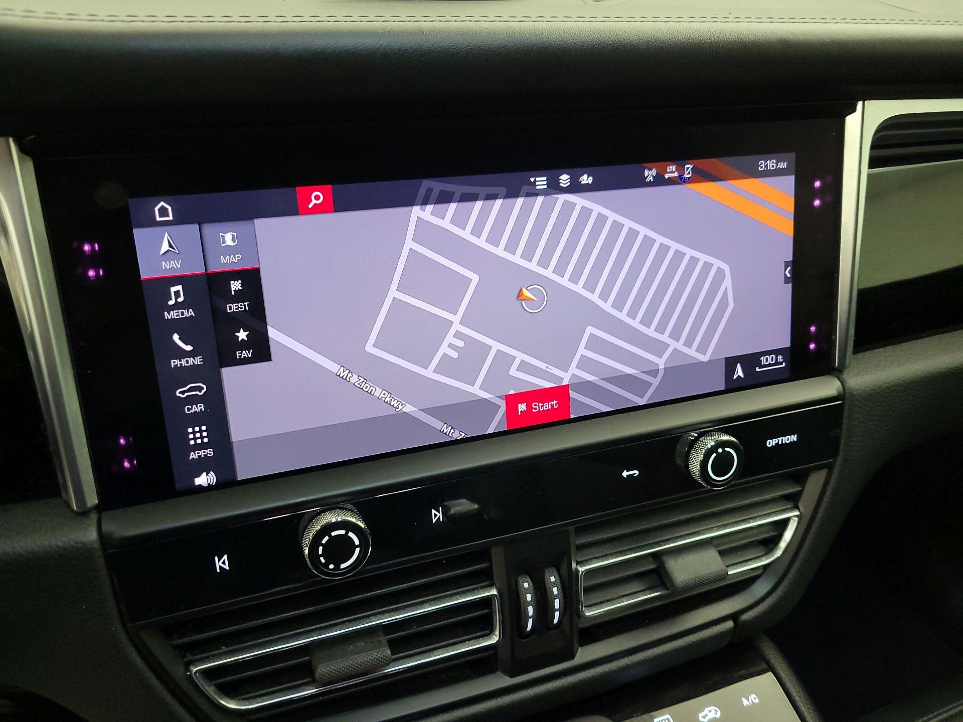 Thumbnail: 2022 Porsche Macan - 14