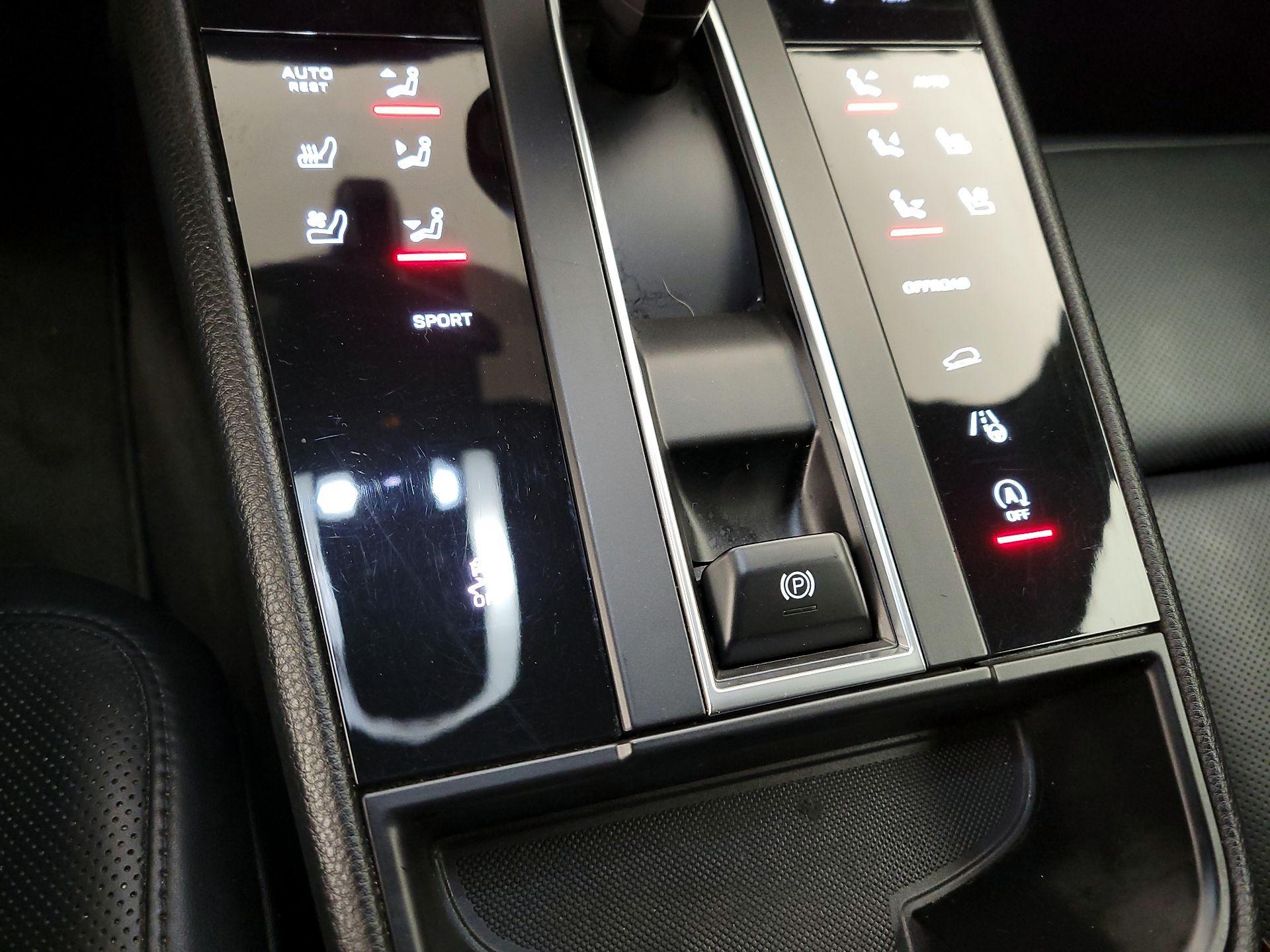 Thumbnail: 2022 Porsche Macan - 17