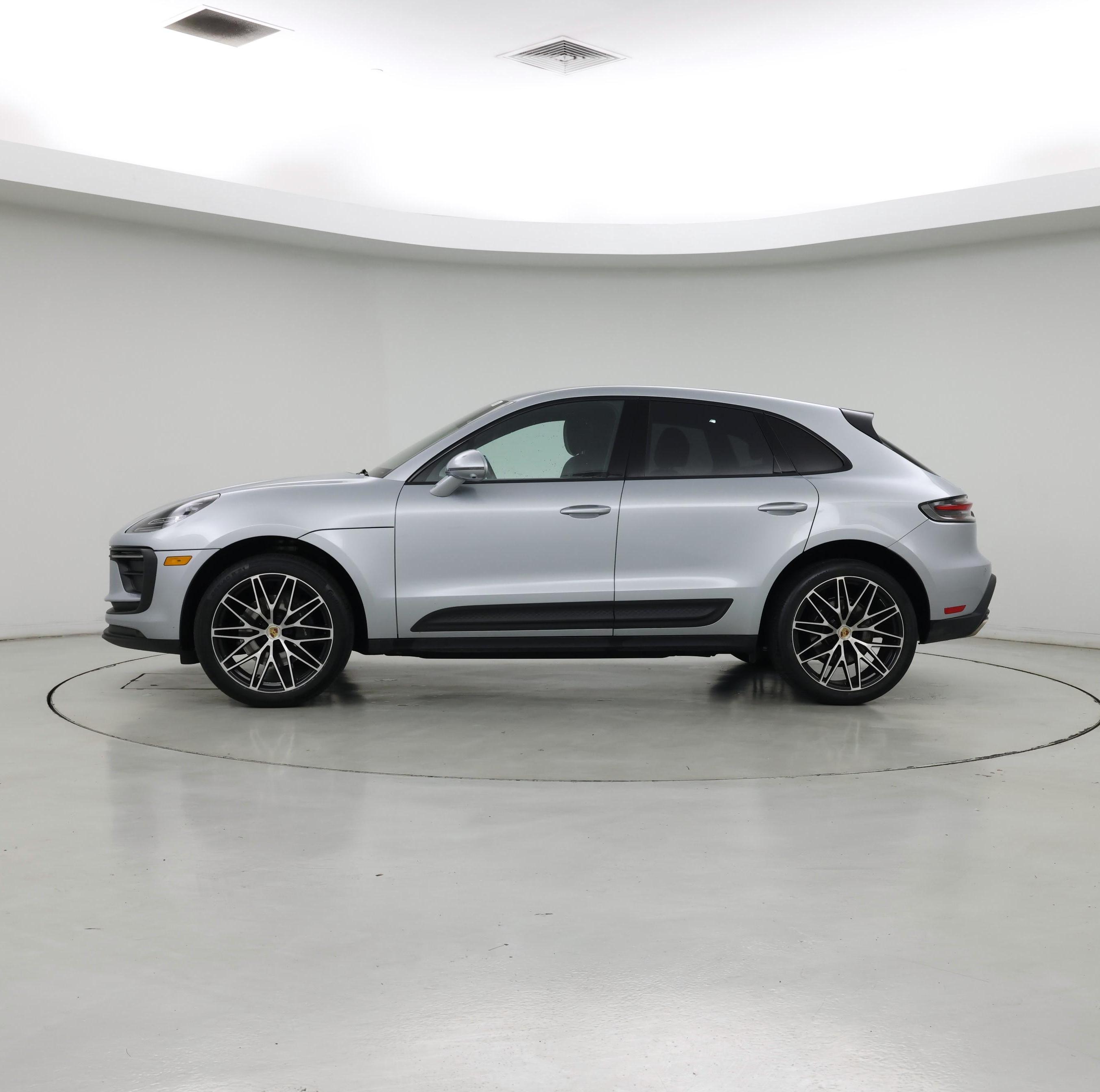 Thumbnail: 2022 Porsche Macan - 3