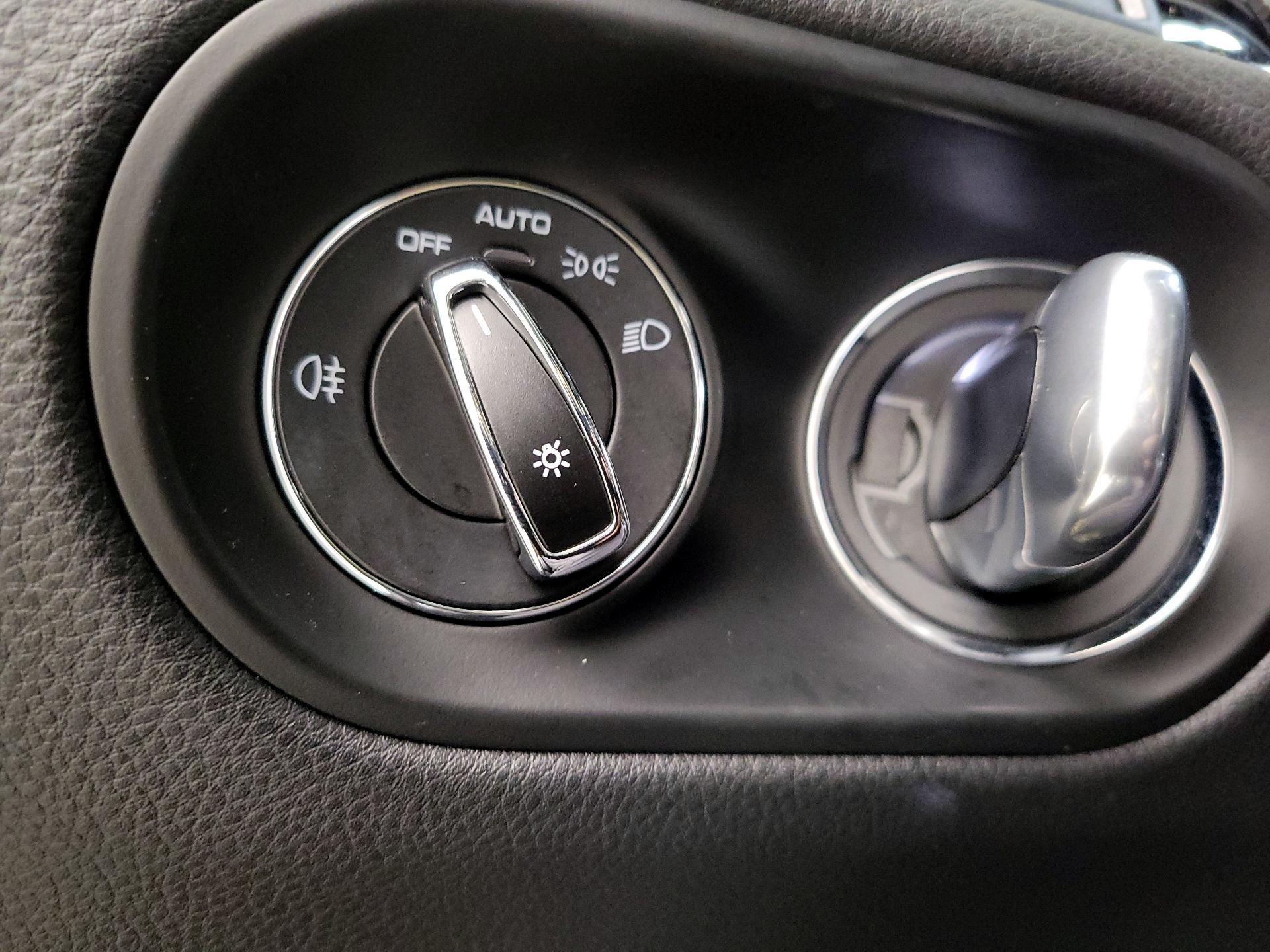 Thumbnail: 2022 Porsche Macan - 13