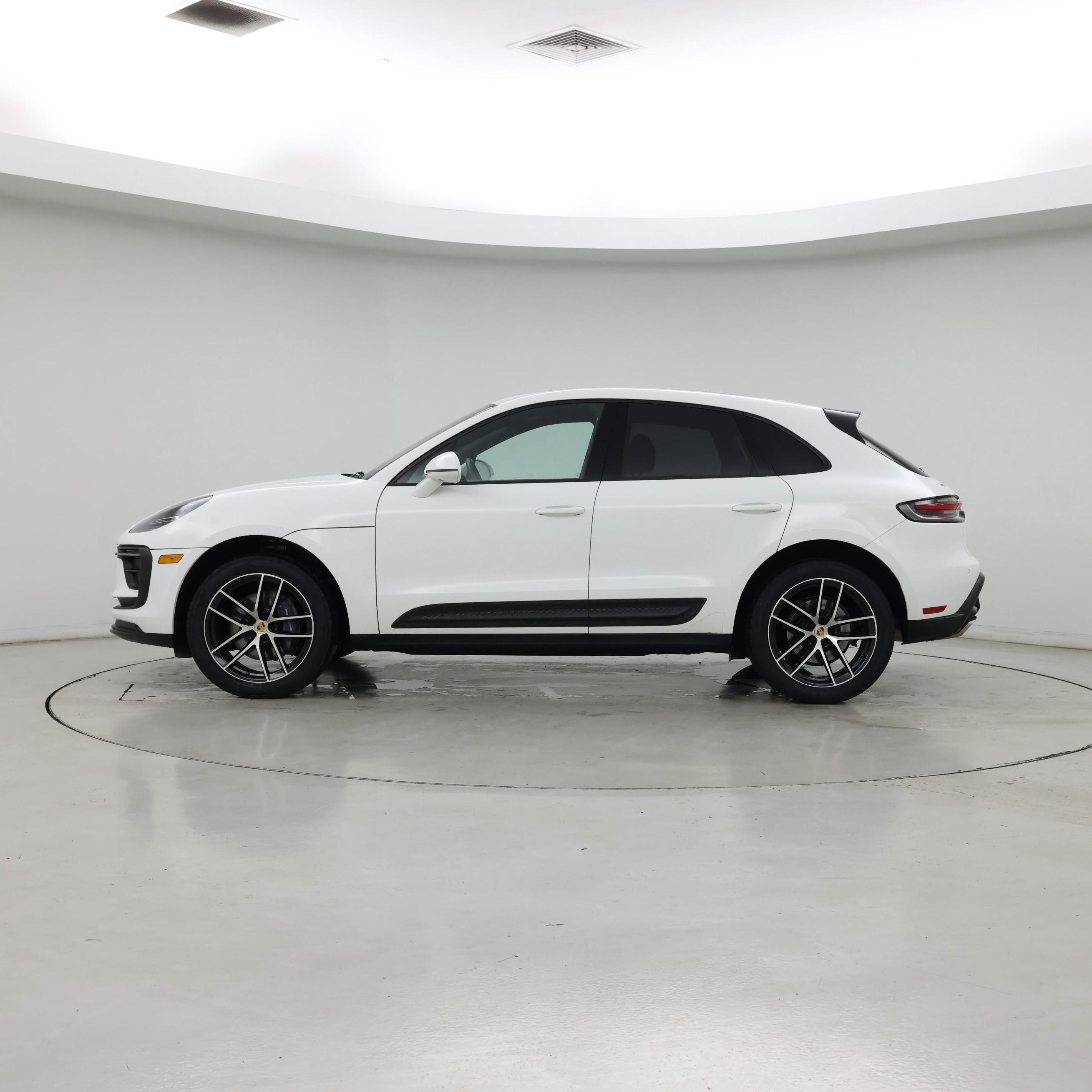 Thumbnail: 2022 Porsche Macan - 3