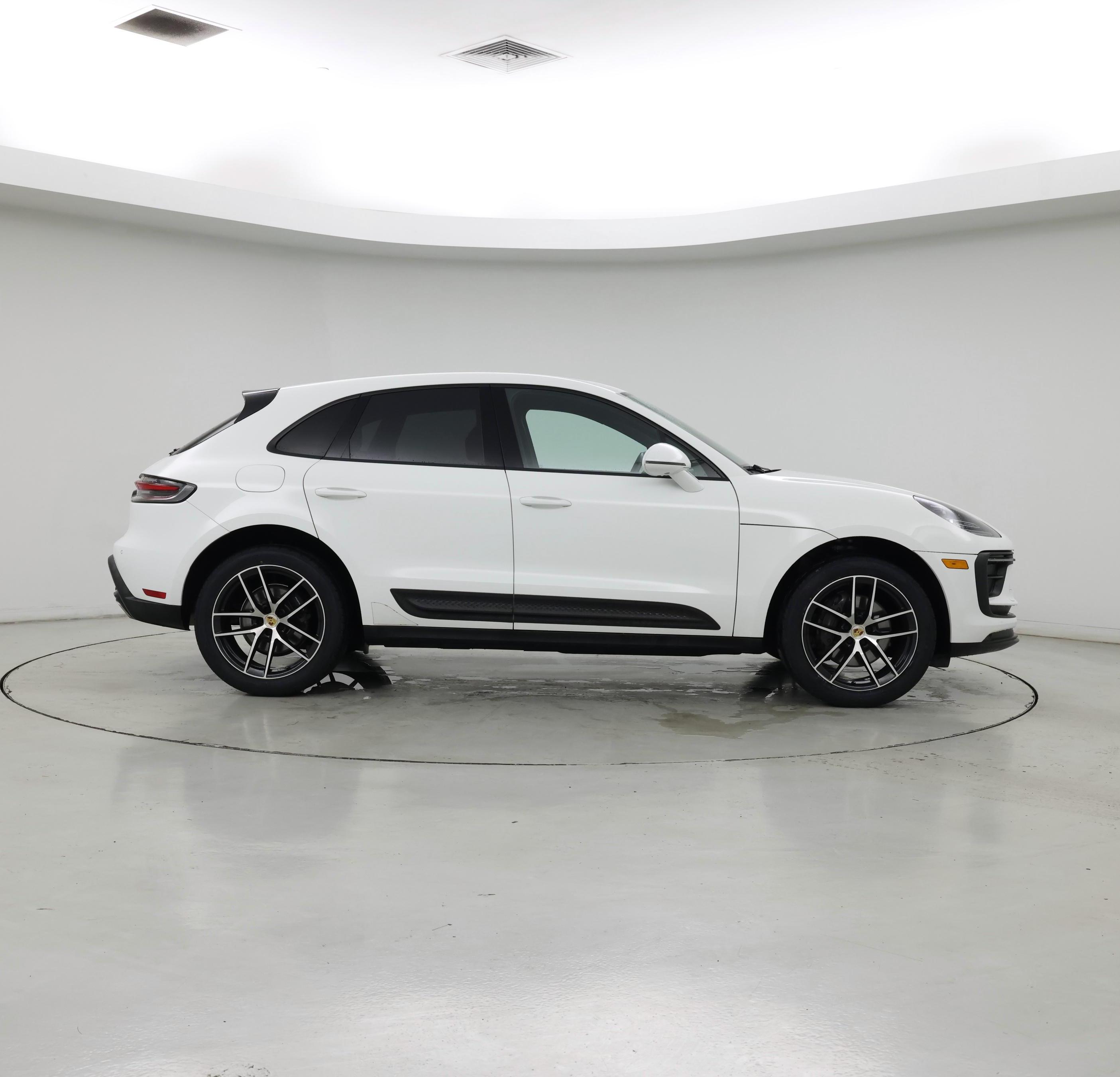 Thumbnail: 2022 Porsche Macan - 7