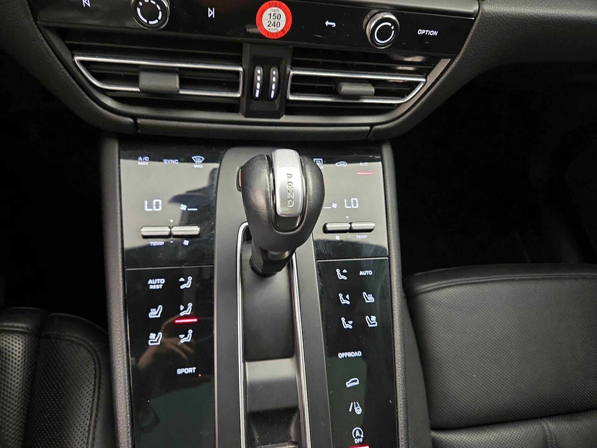 Thumbnail: 2022 Porsche Macan - 18