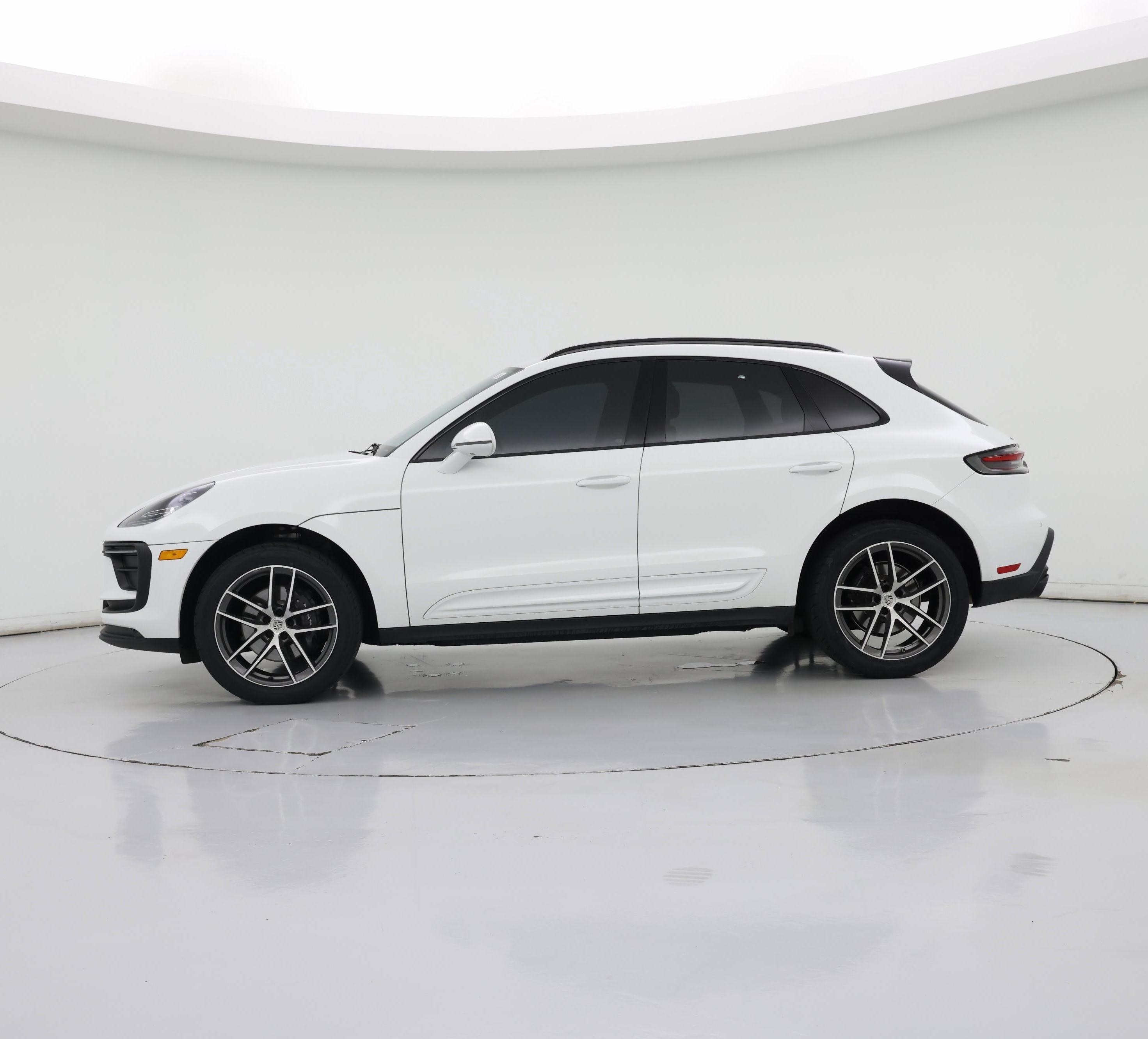 Thumbnail: 2022 Porsche Macan - 3