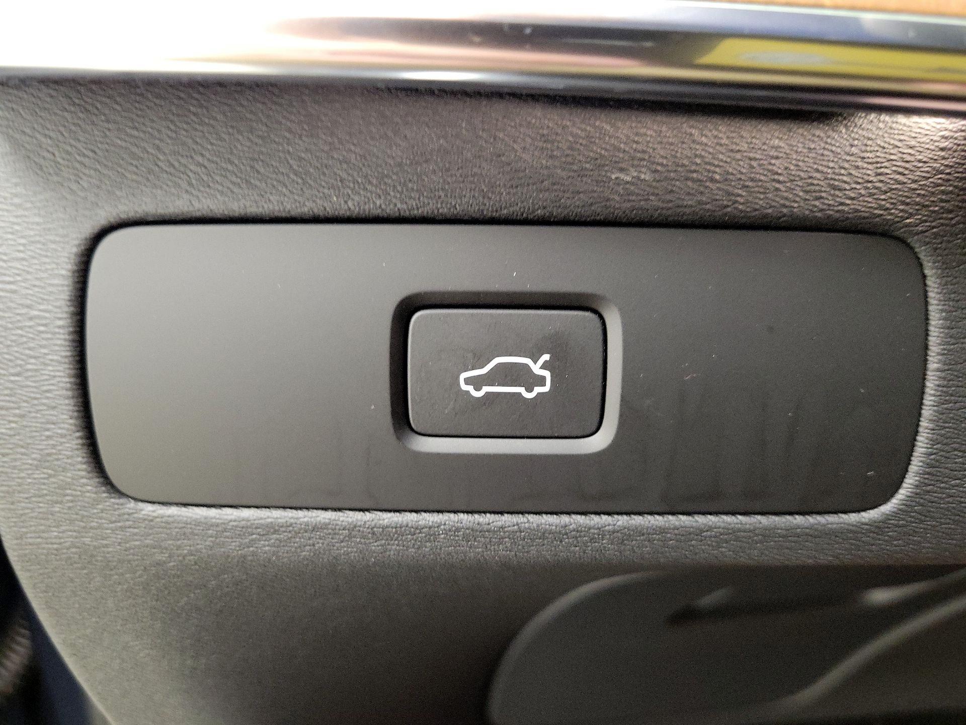 Thumbnail: 2023 Volvo XC90 - 13