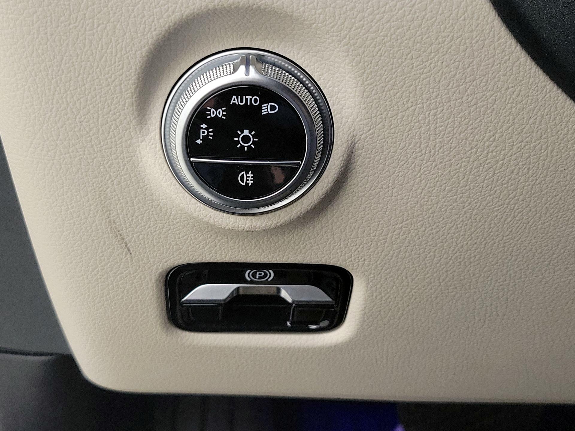 Thumbnail: 2023 Mercedes-Benz C-Class - 13