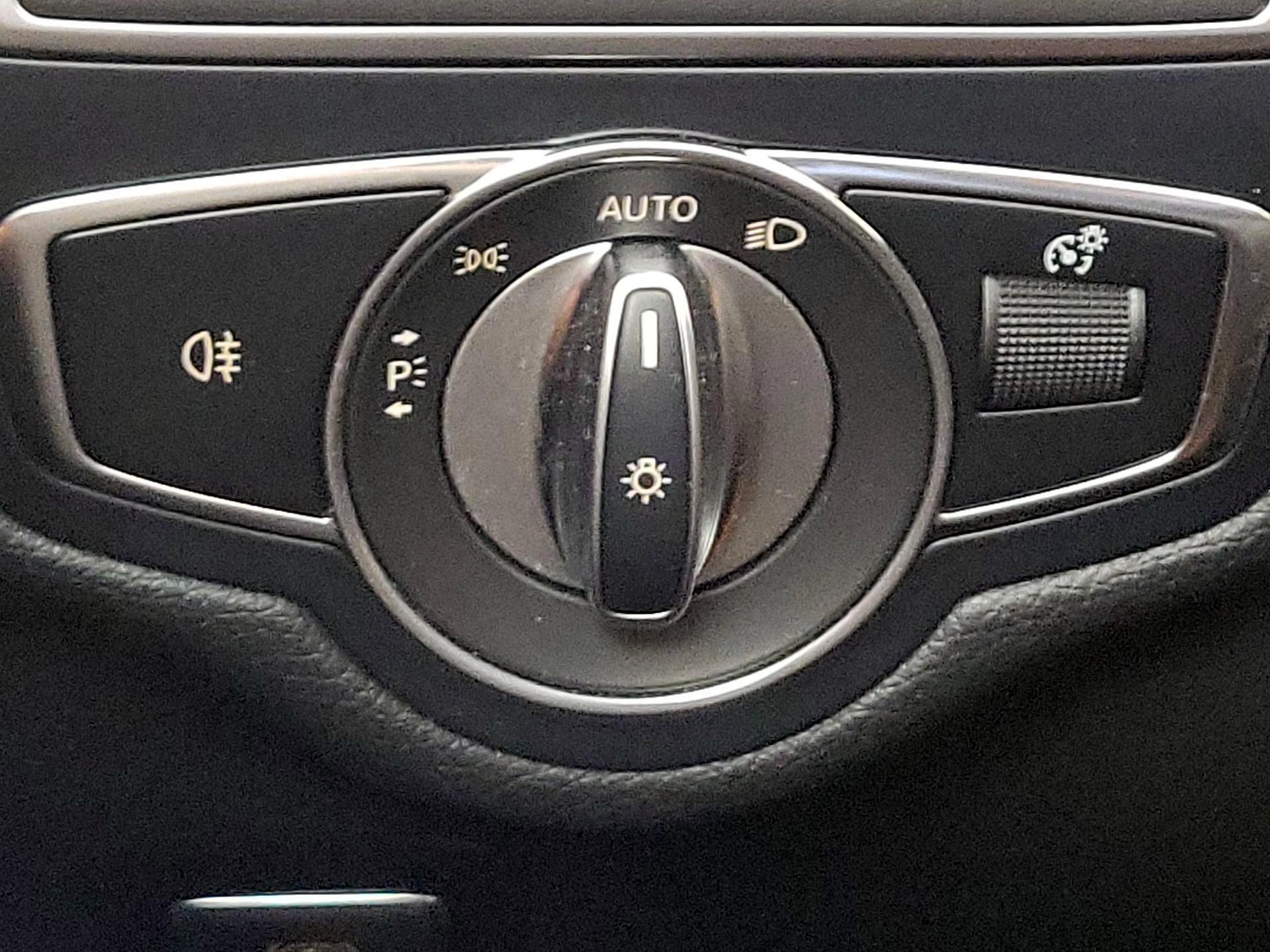 Thumbnail: 2023 Mercedes-Benz C-Class - 13