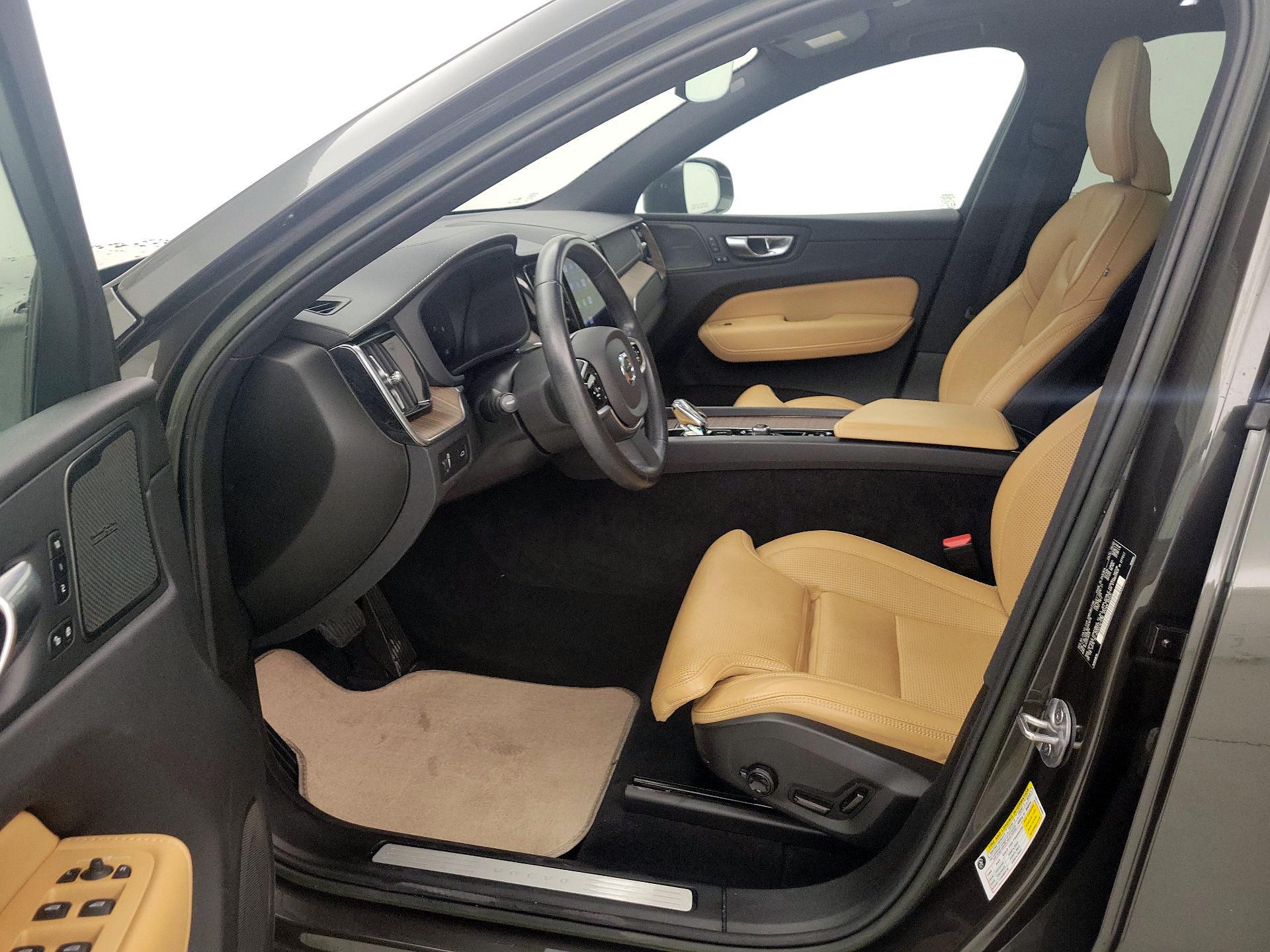 Thumbnail: 2022 Volvo XC60 - 11