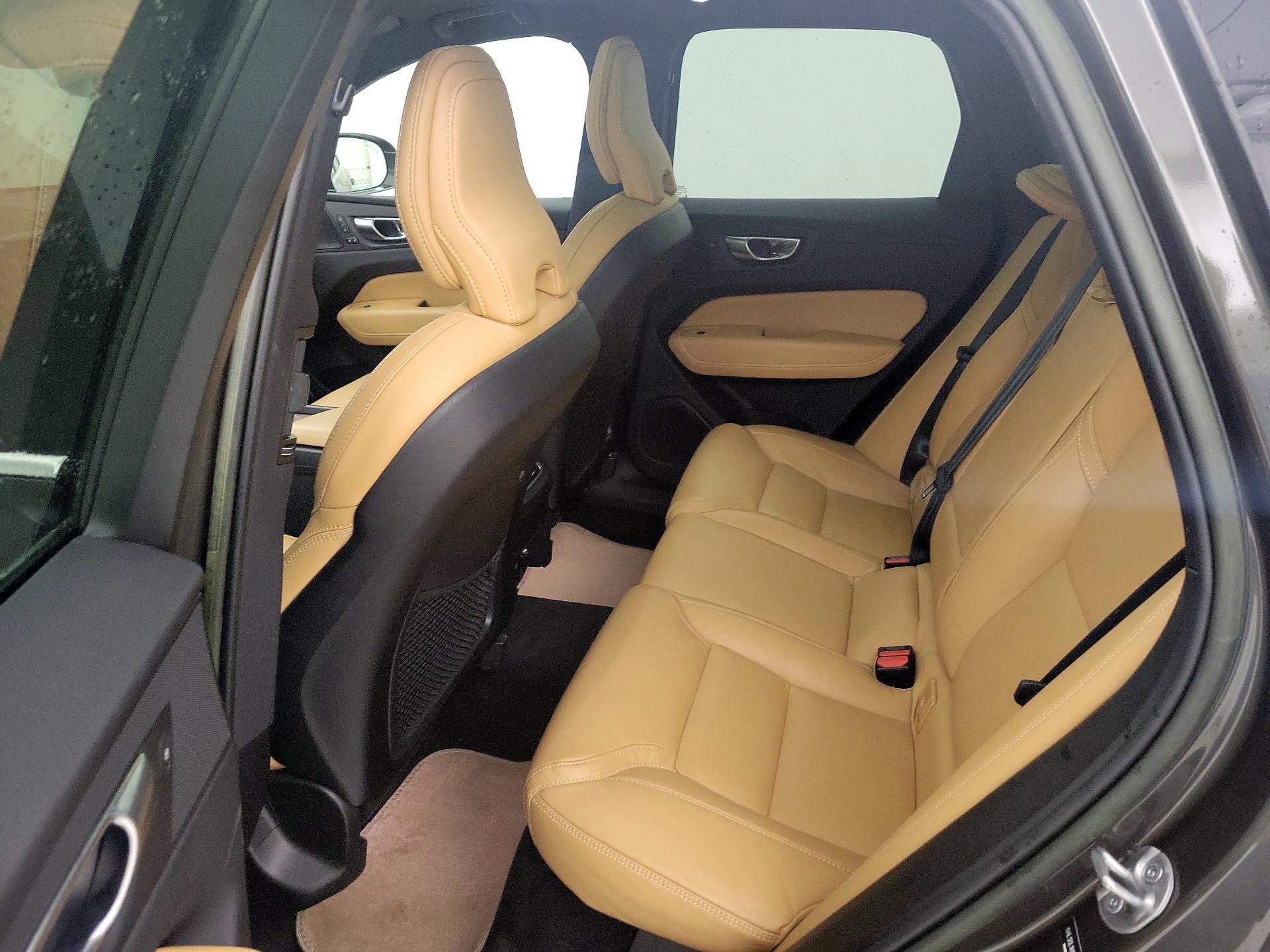 Thumbnail: 2022 Volvo XC60 - 20