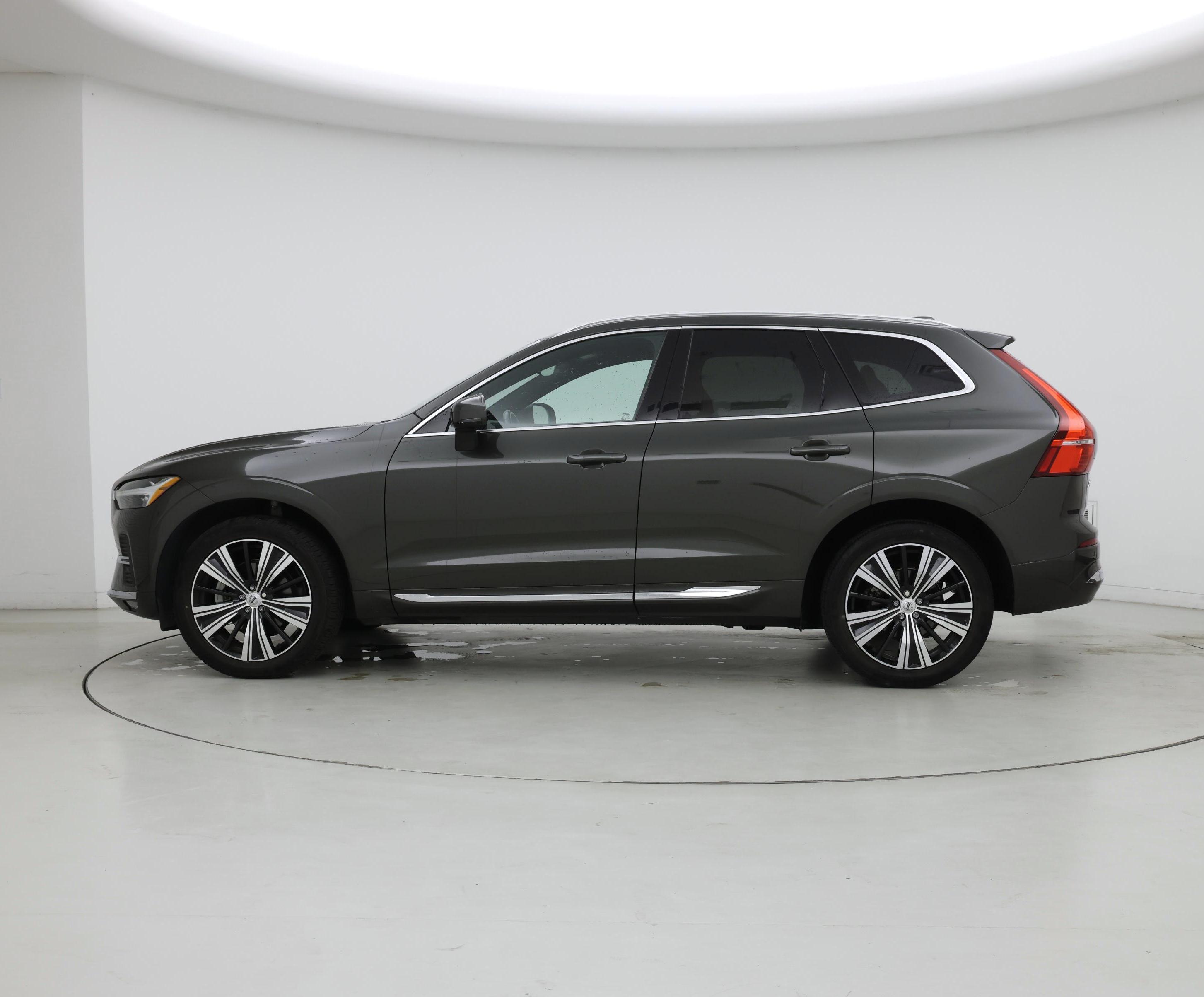 Thumbnail: 2022 Volvo XC60 - 3