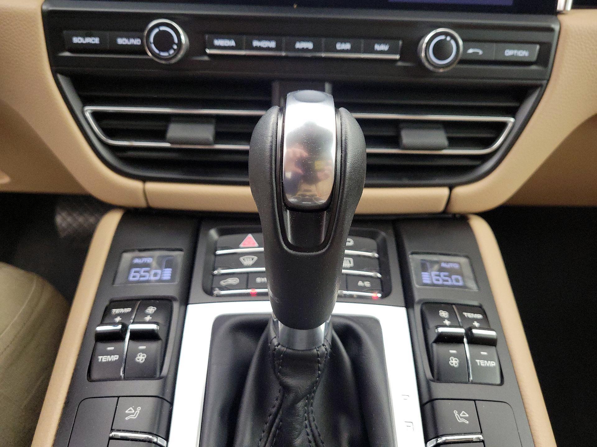 Thumbnail: 2021 Porsche Macan - 18