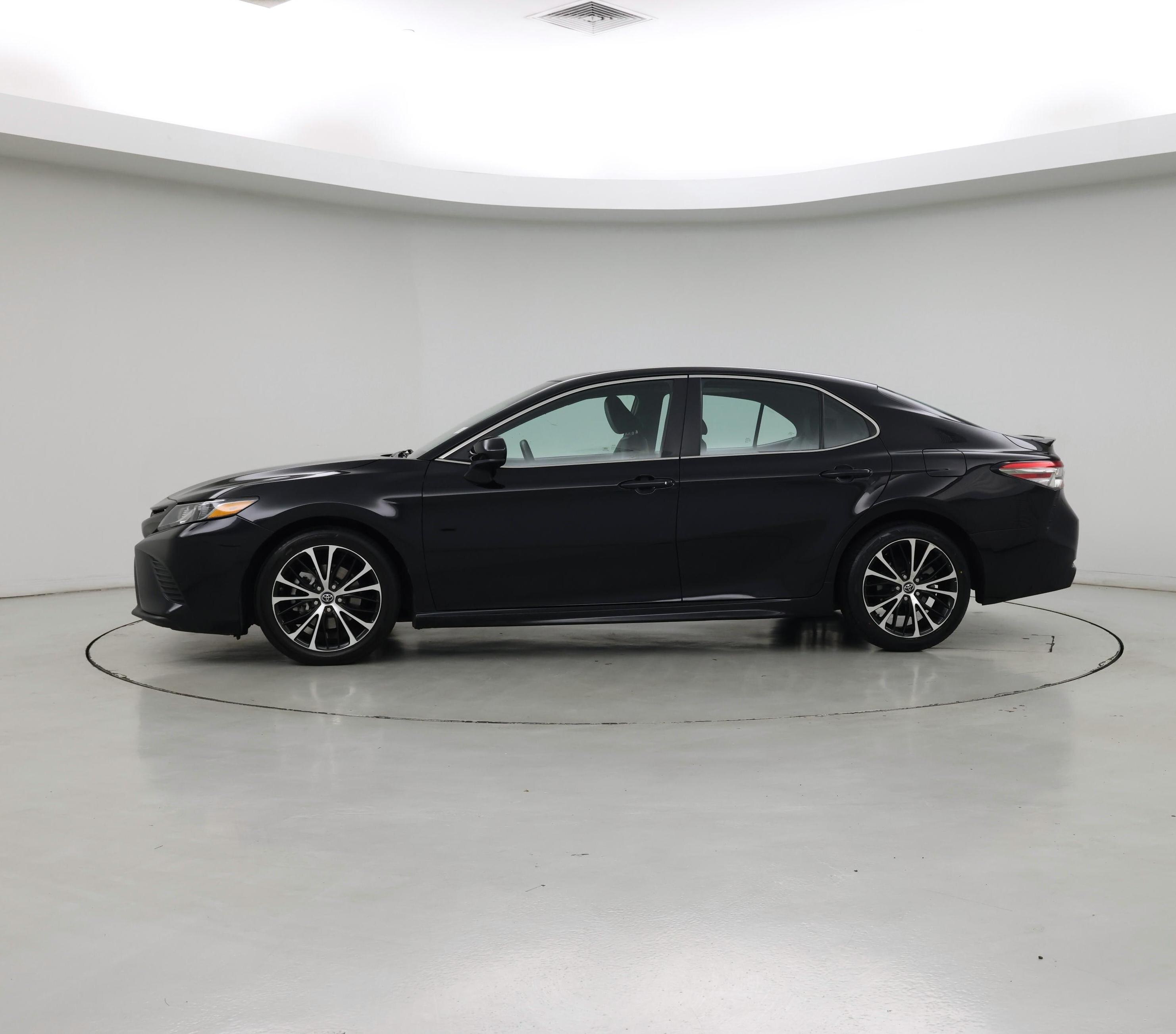 Thumbnail: 2018 Toyota Camry - 3