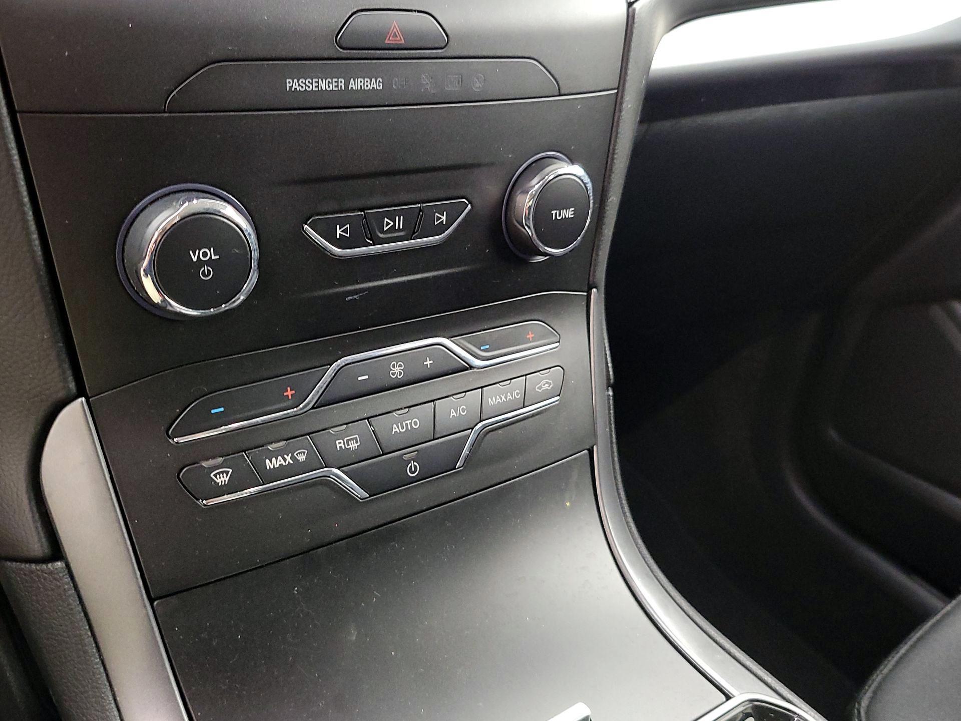 Thumbnail: 2020 Ford Edge - 16