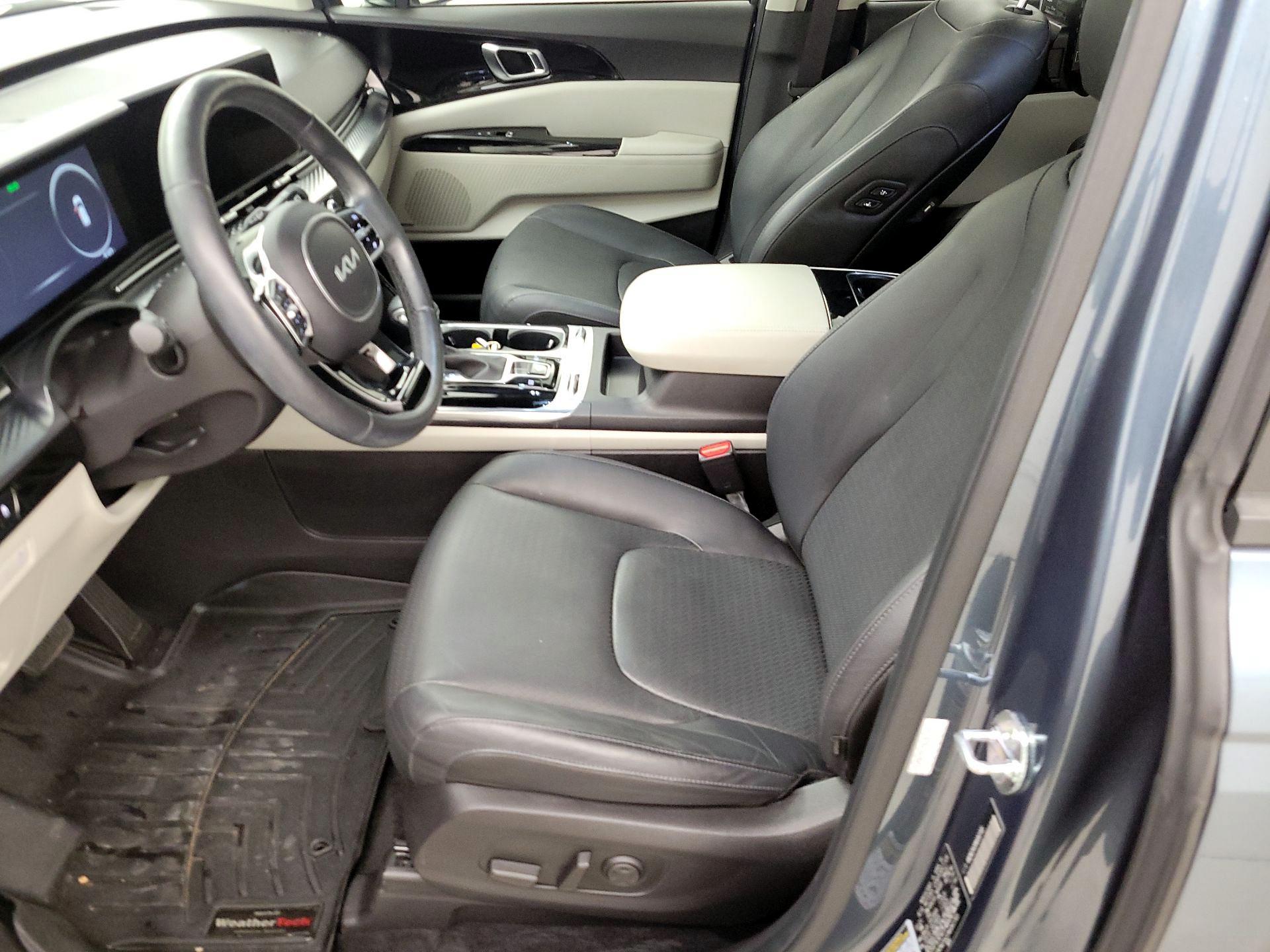 Thumbnail: 2022 Kia Carnival - 11