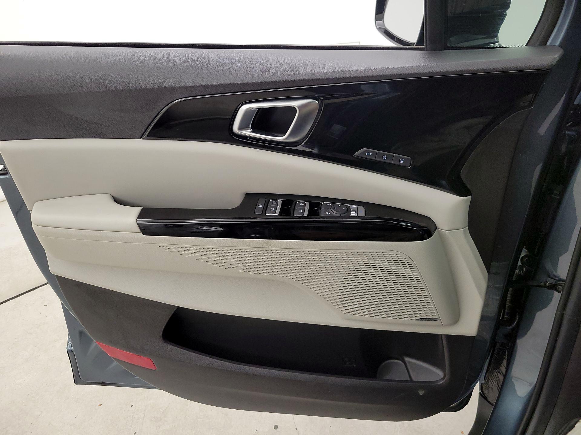 Thumbnail: 2022 Kia Carnival - 12