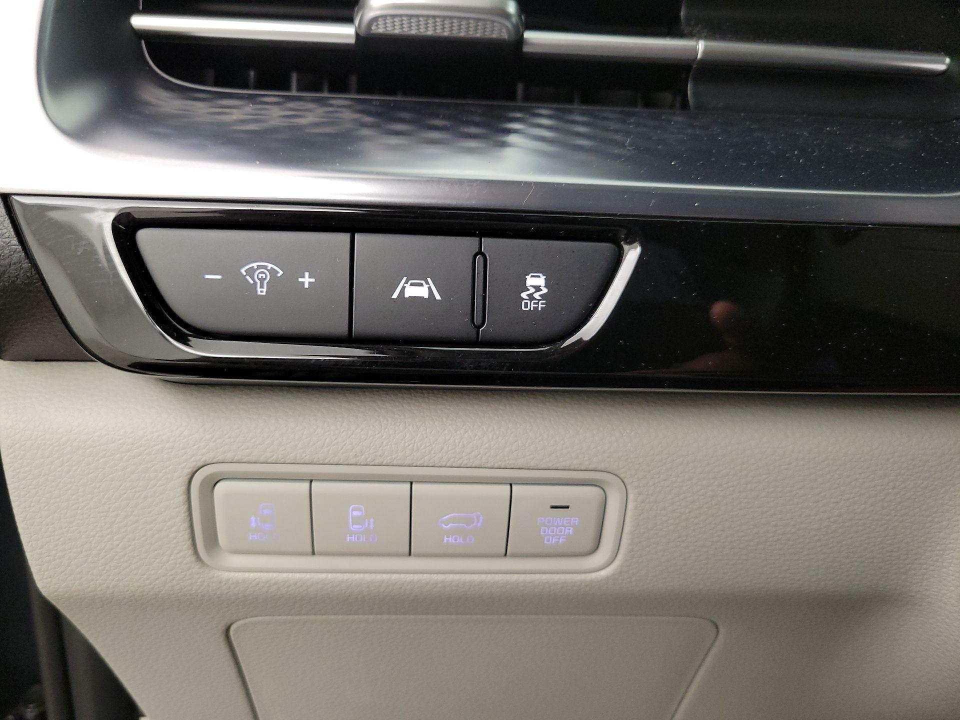 Thumbnail: 2022 Kia Carnival - 13