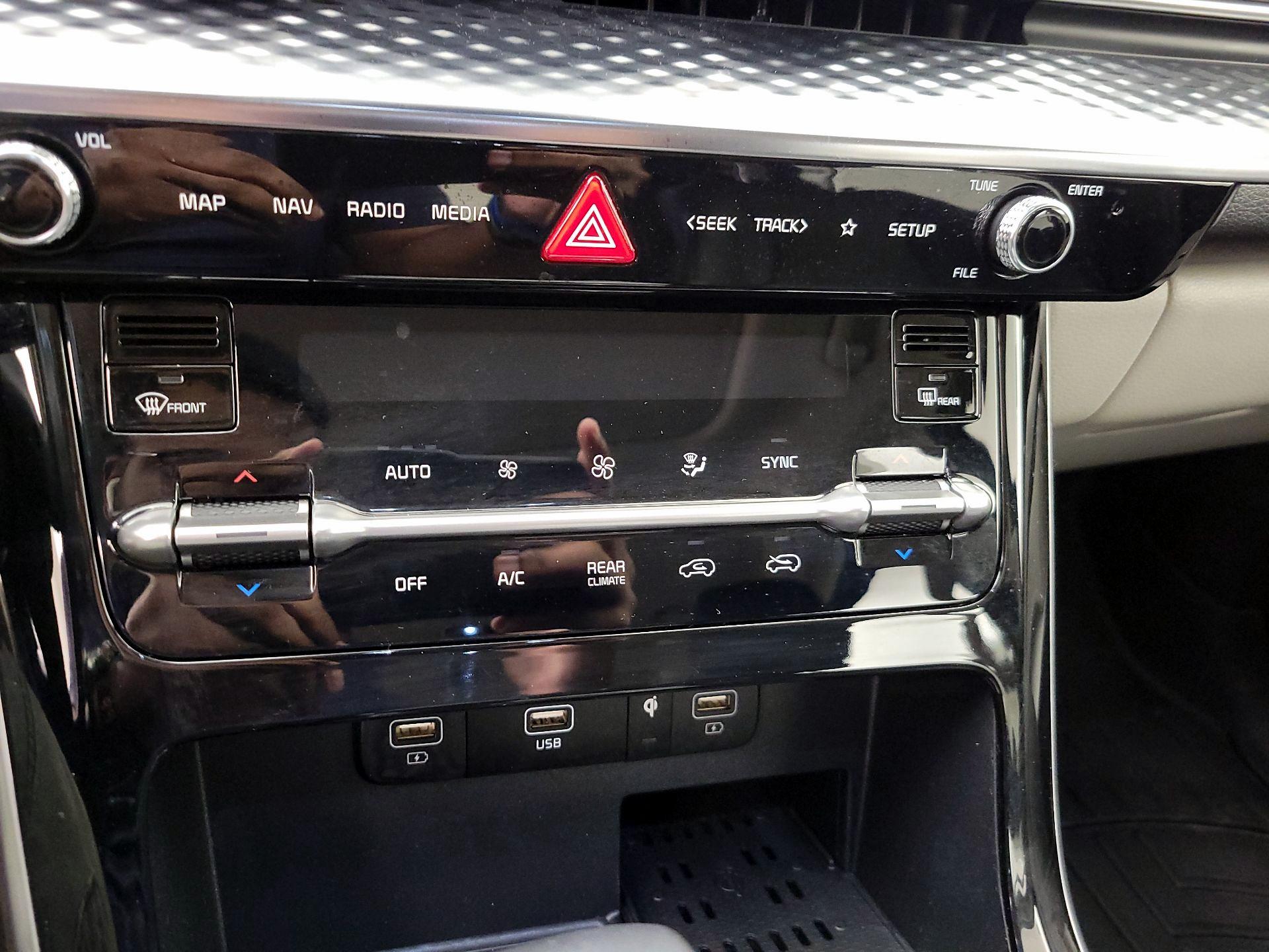 Thumbnail: 2022 Kia Carnival - 17