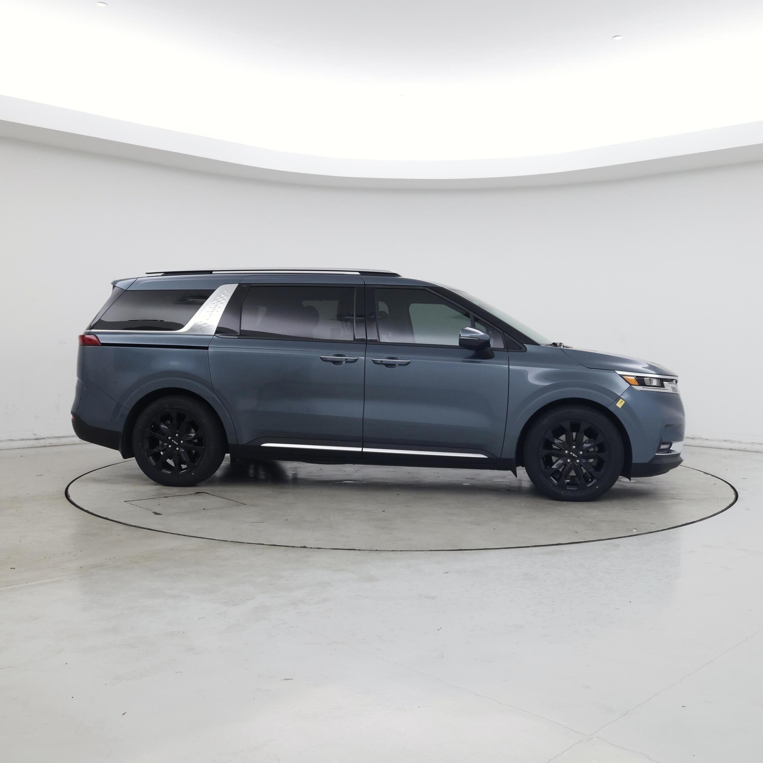 Thumbnail: 2022 Kia Carnival - 7