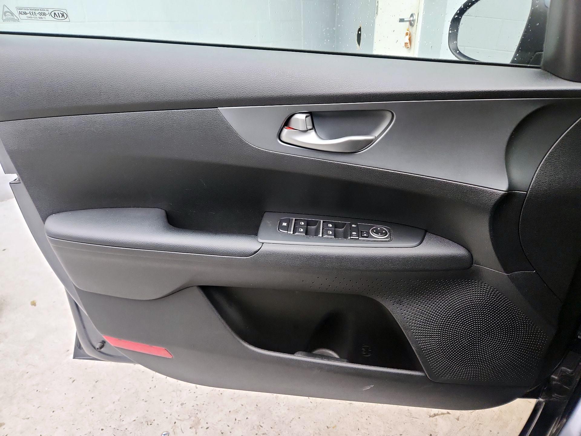 Thumbnail: 2021 Kia Forte - 12