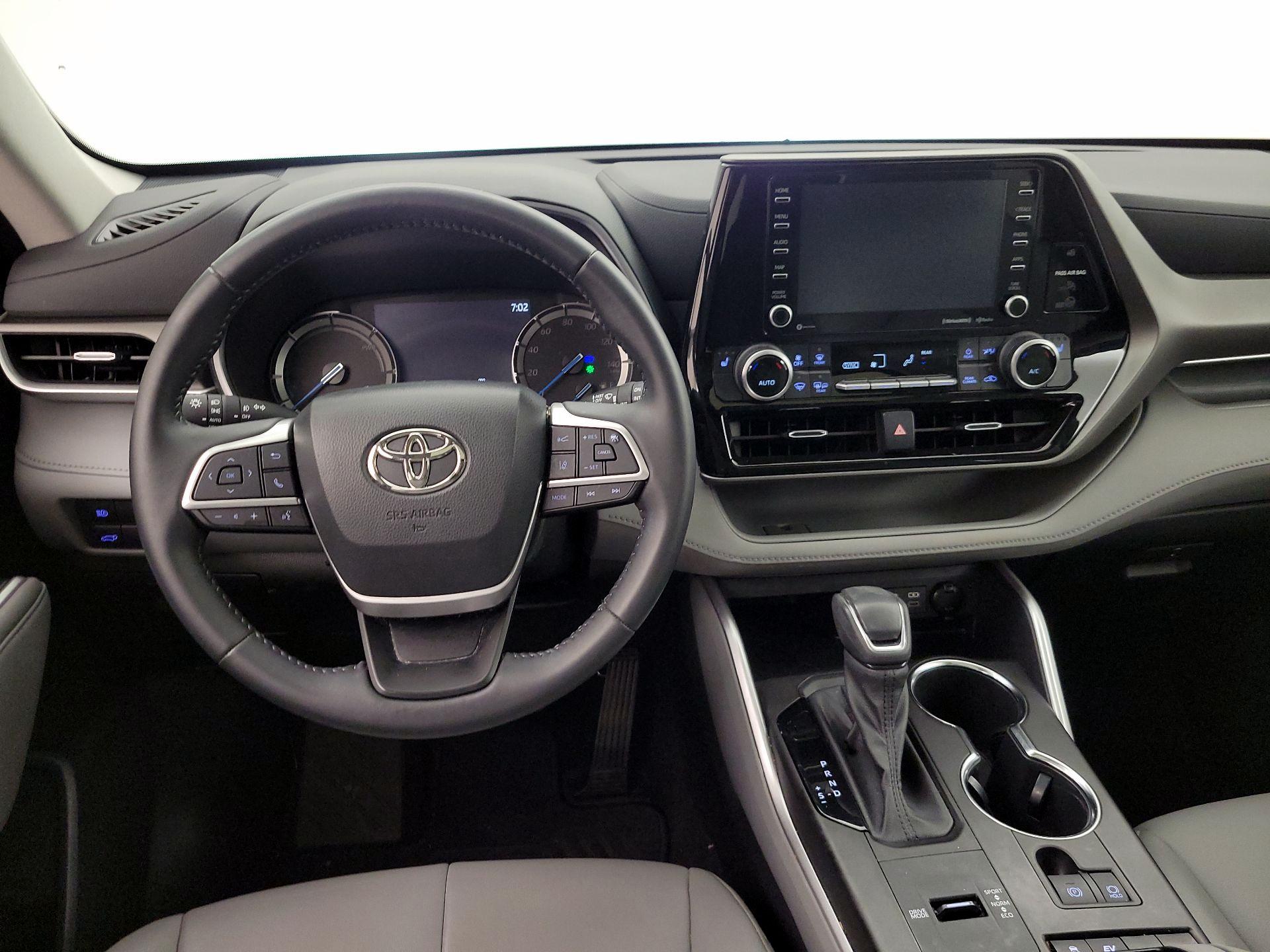 Thumbnail: 2022 Toyota Highlander - 10