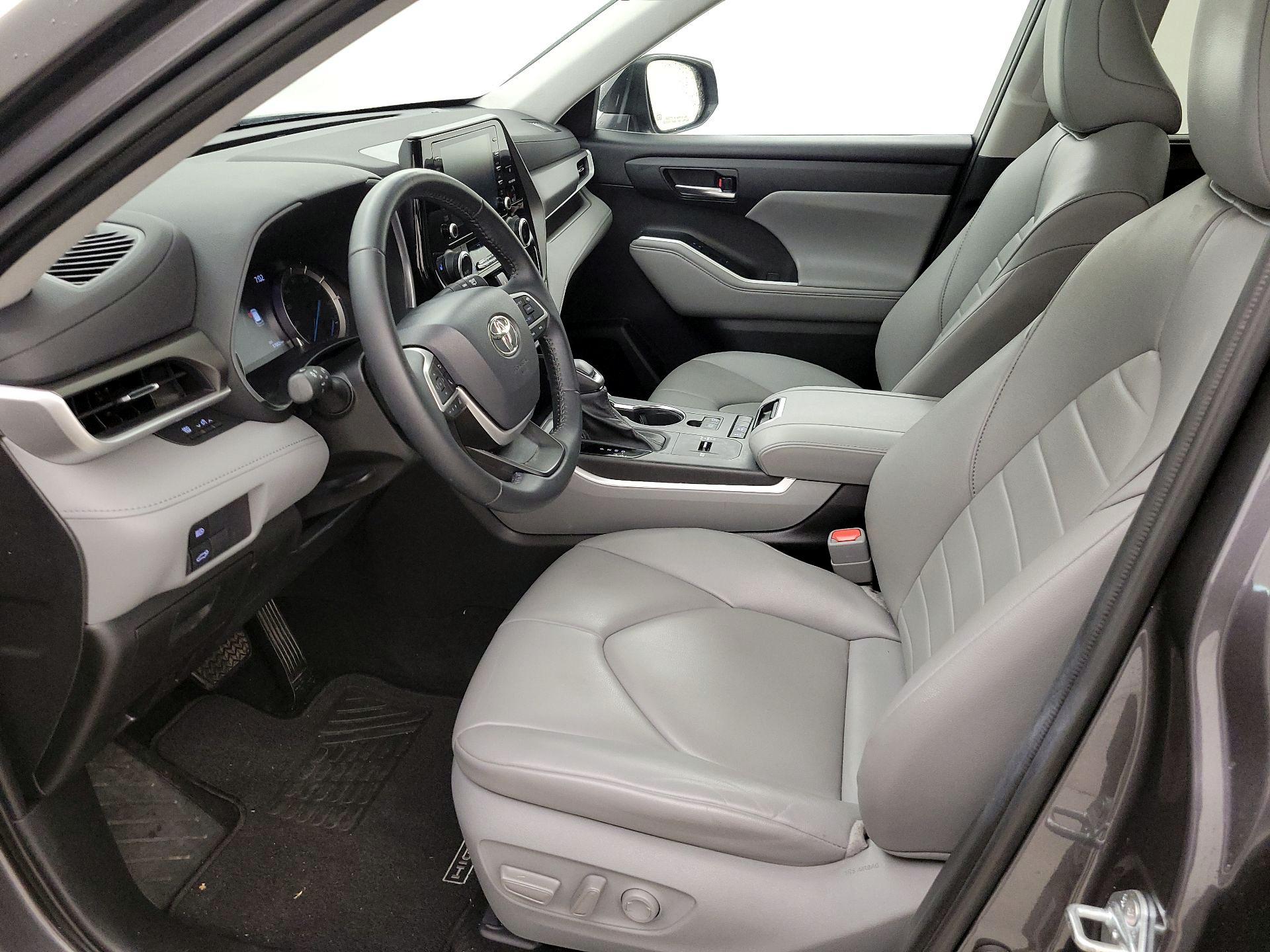 Thumbnail: 2022 Toyota Highlander - 11