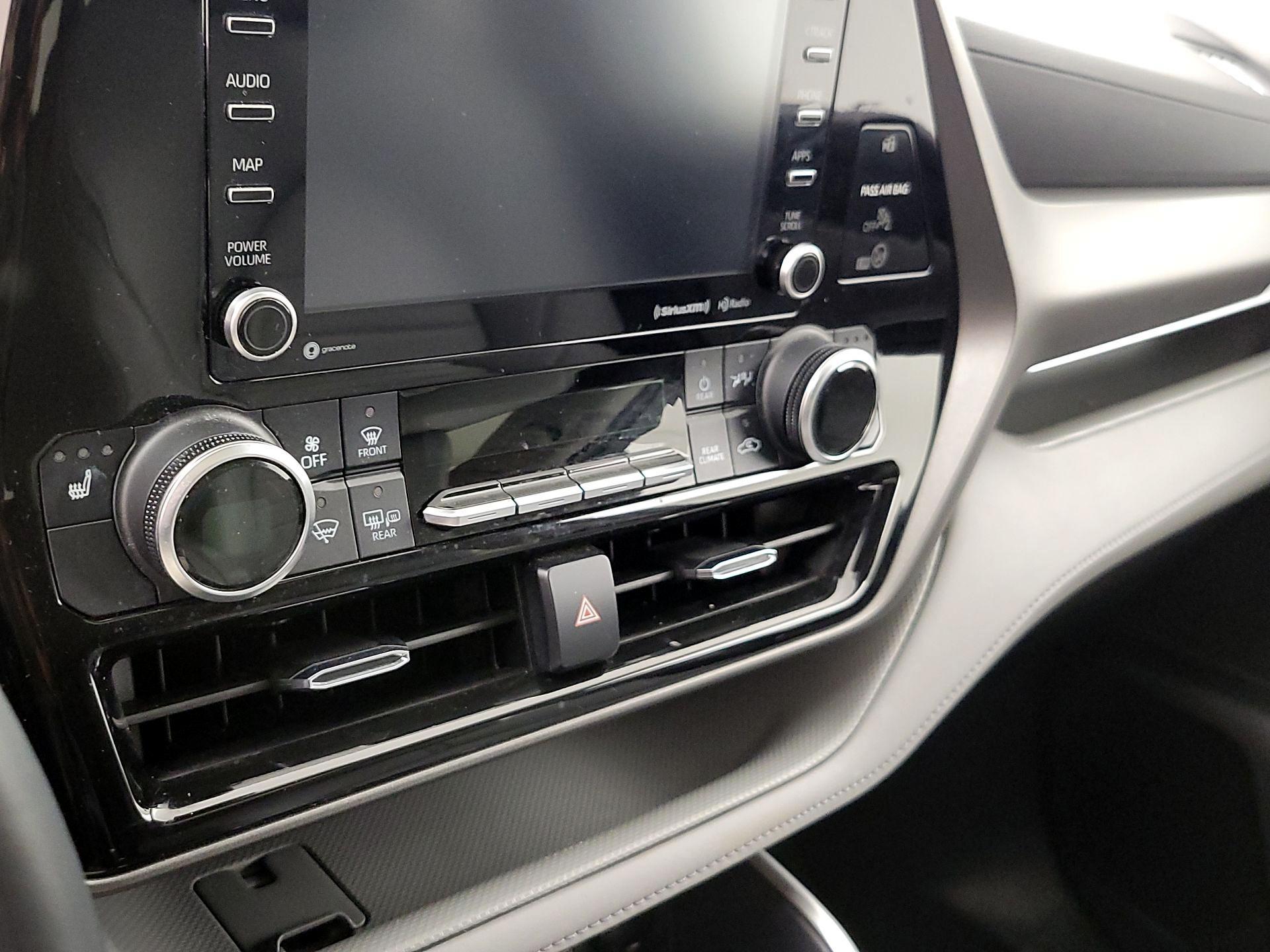 Thumbnail: 2022 Toyota Highlander - 16