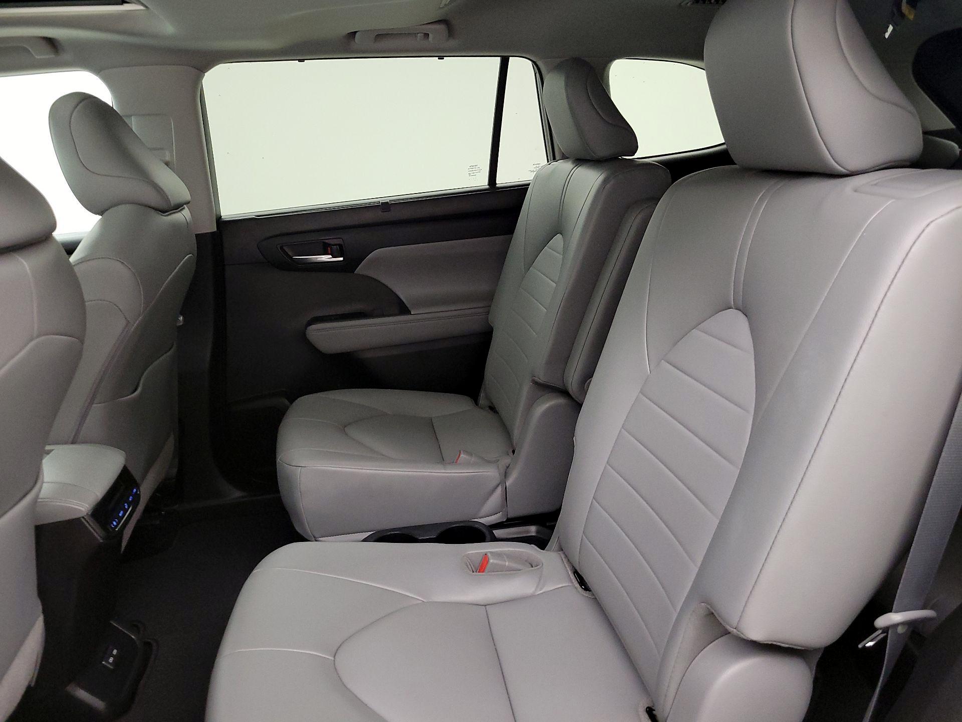 Thumbnail: 2022 Toyota Highlander - 20