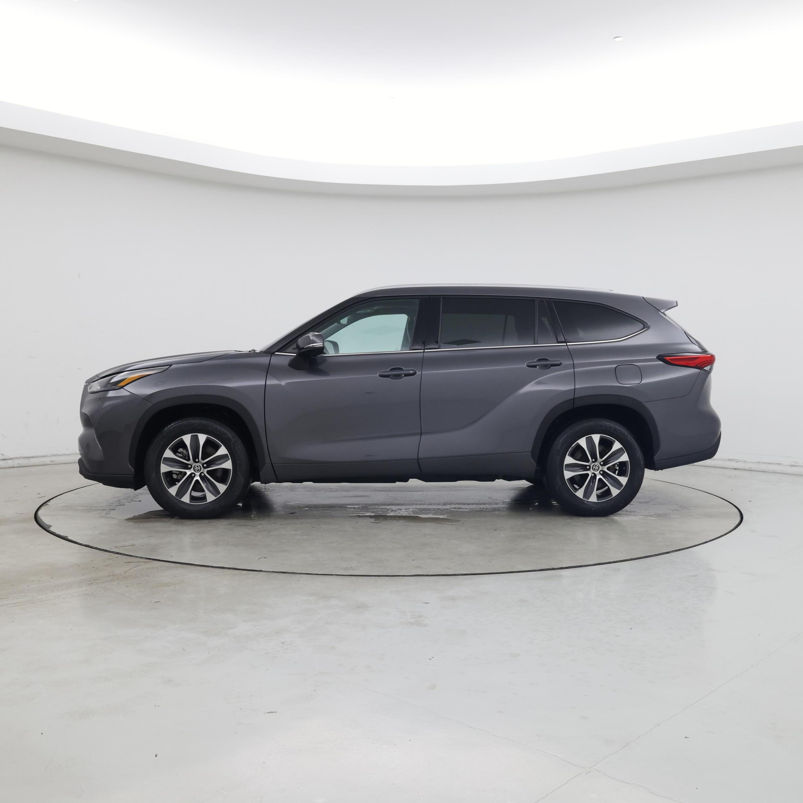 Thumbnail: 2022 Toyota Highlander - 3
