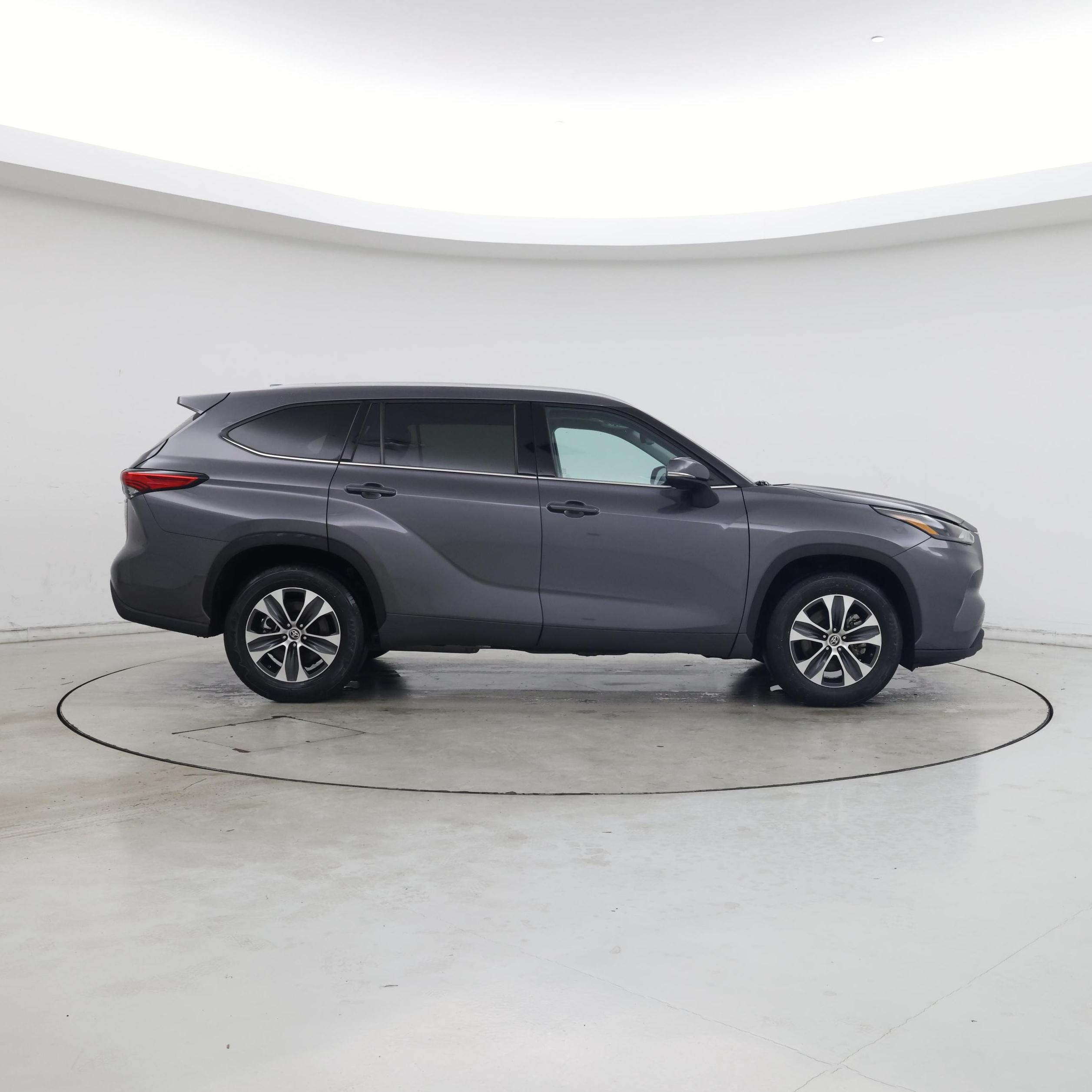 Thumbnail: 2022 Toyota Highlander - 7