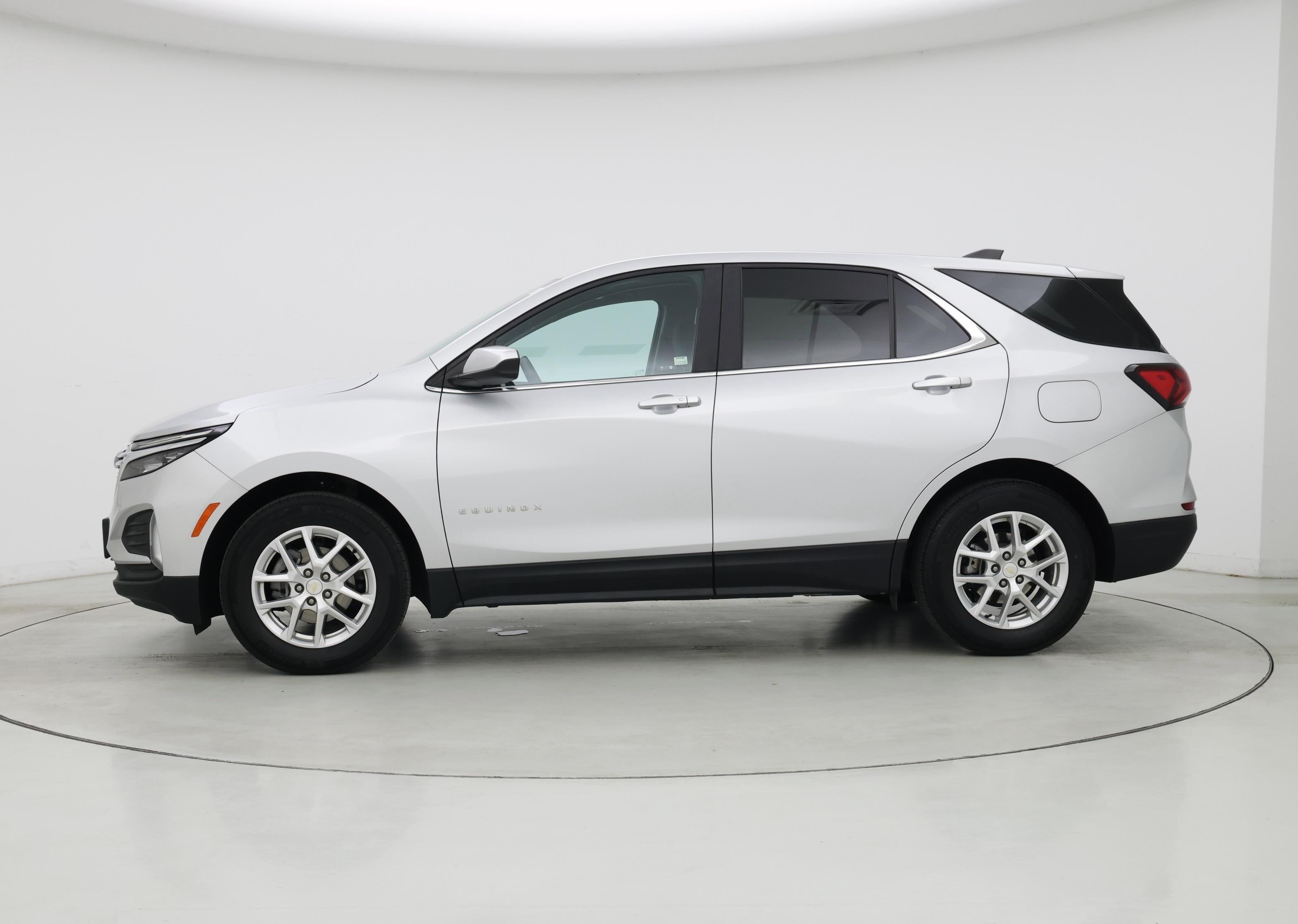 Thumbnail: 2022 Chevrolet Equinox - 3