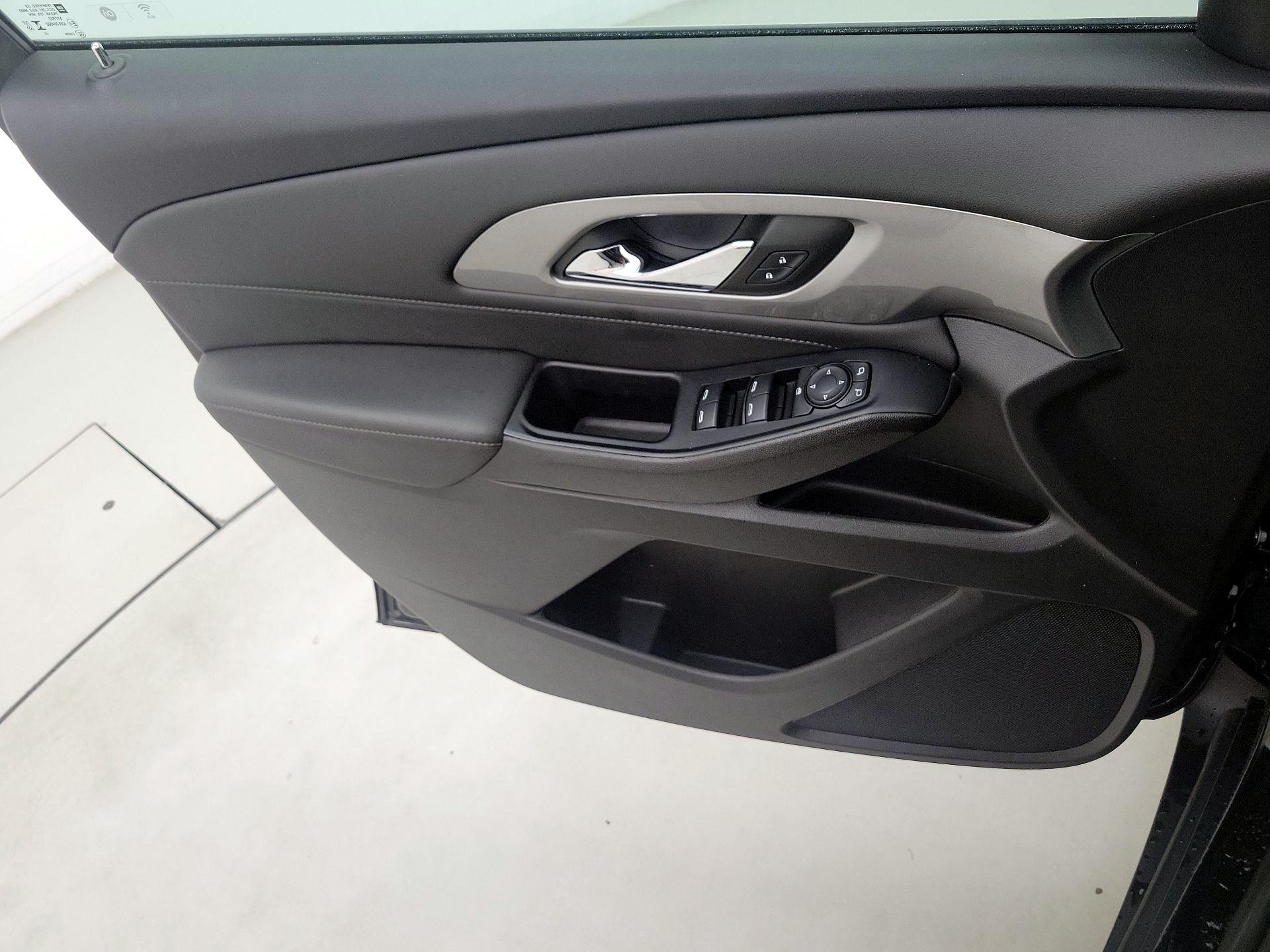 Thumbnail: 2023 Chevrolet Traverse - 12