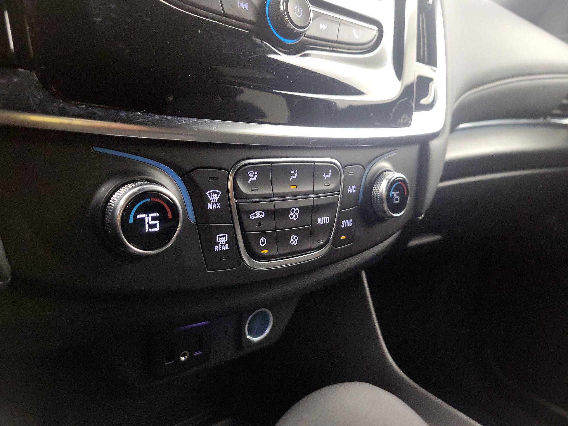 Thumbnail: 2023 Chevrolet Traverse - 16