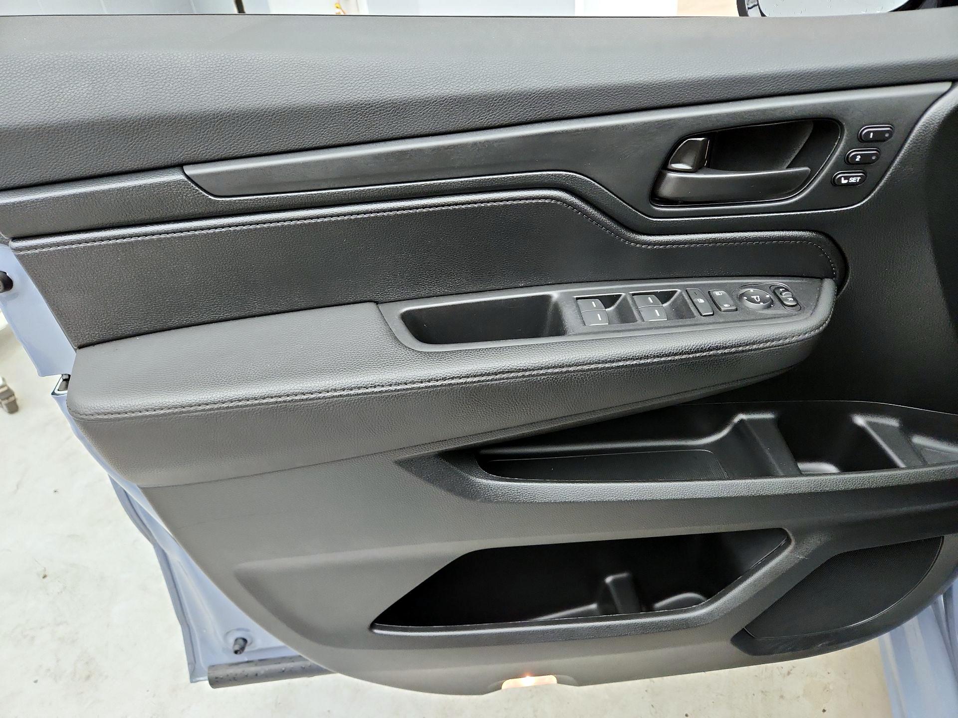 Thumbnail: 2023 Honda Odyssey - 12