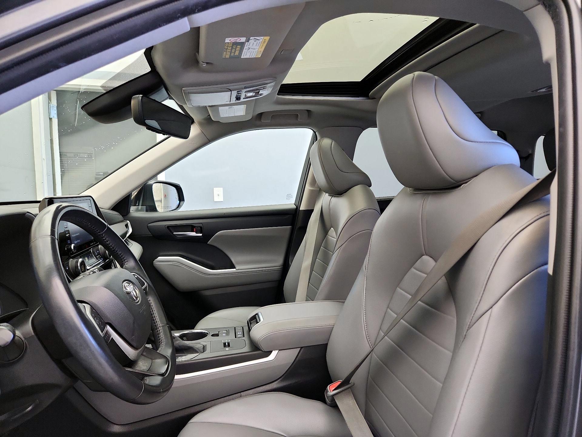 Thumbnail: 2022 Toyota Highlander - 19