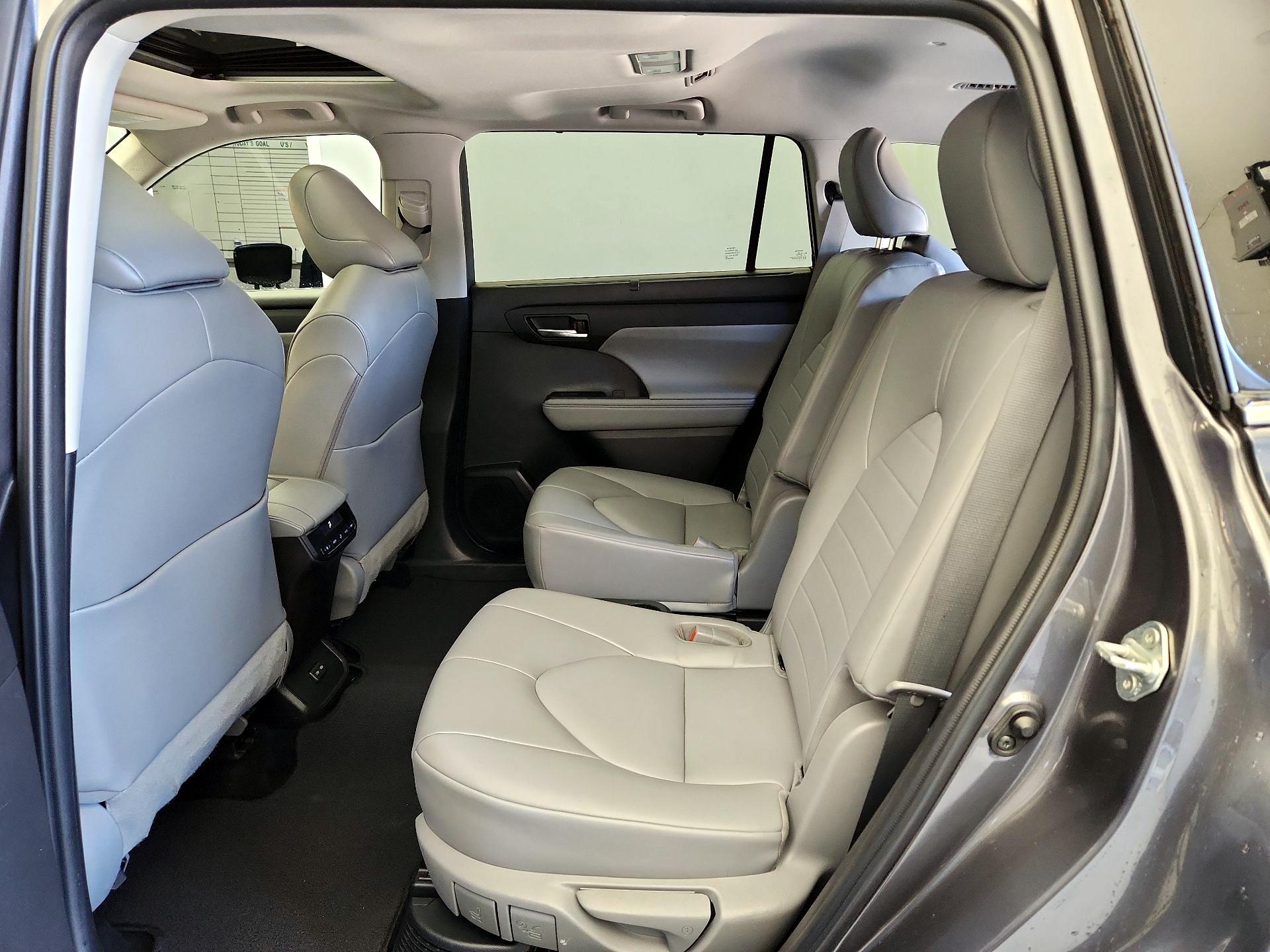 Thumbnail: 2022 Toyota Highlander - 20