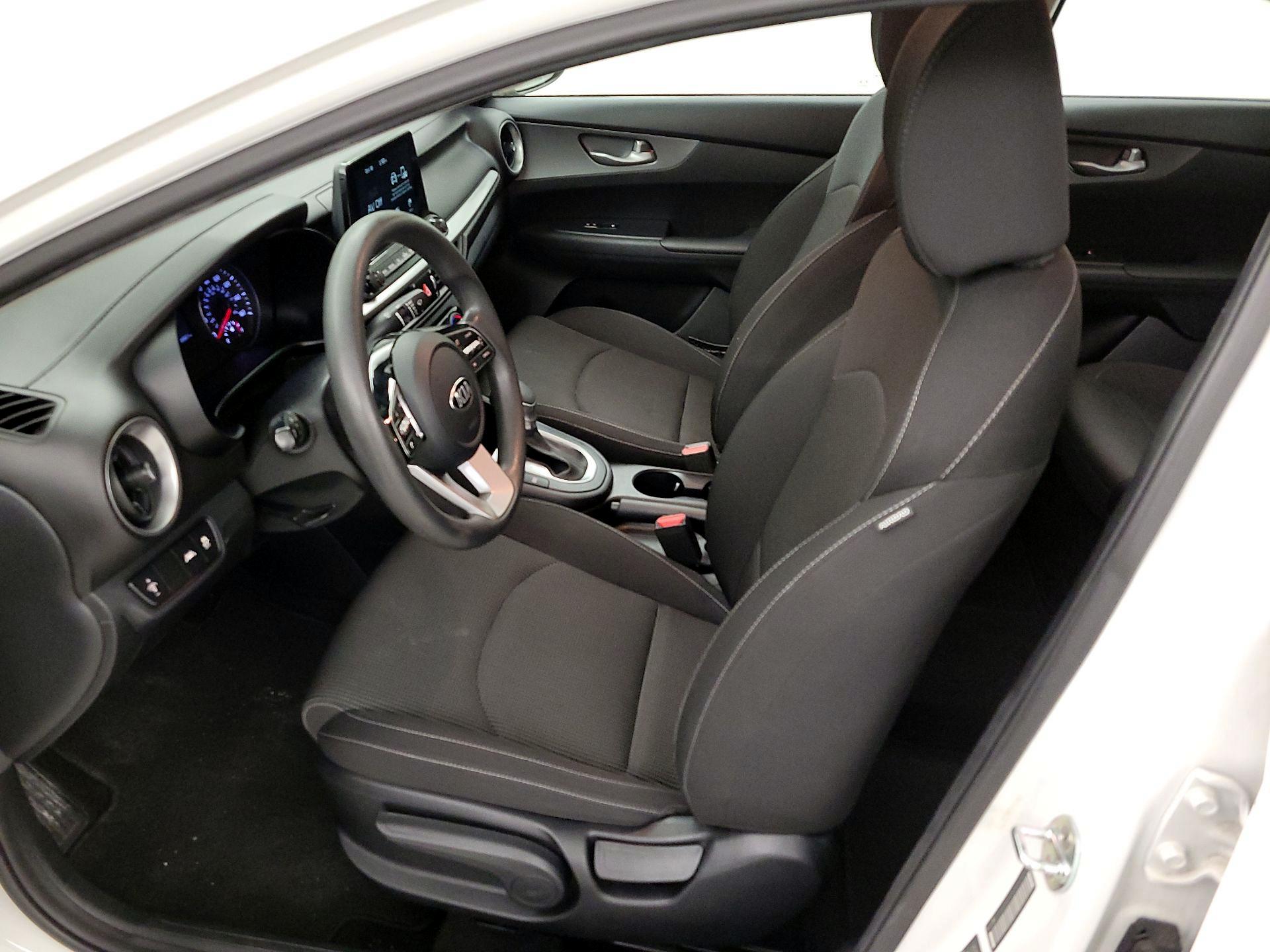 Thumbnail: 2019 Kia Forte - 11