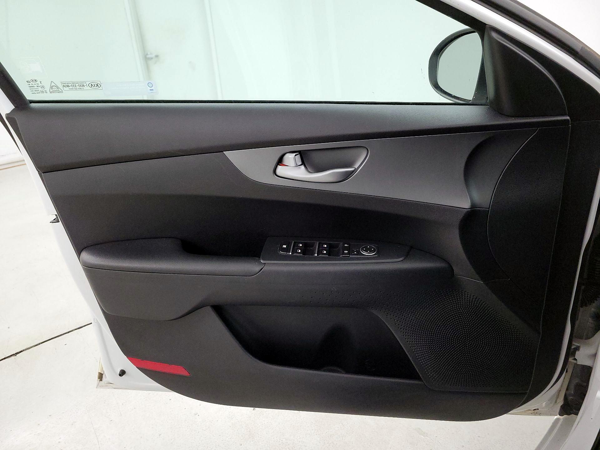 Thumbnail: 2019 Kia Forte - 12