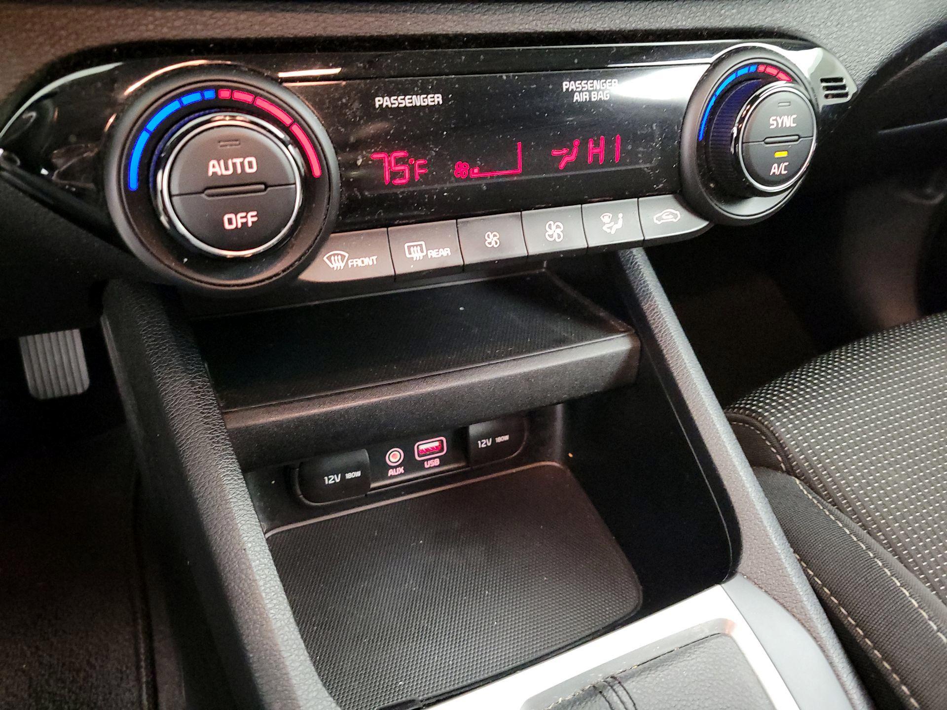 Thumbnail: 2019 Kia Forte - 16