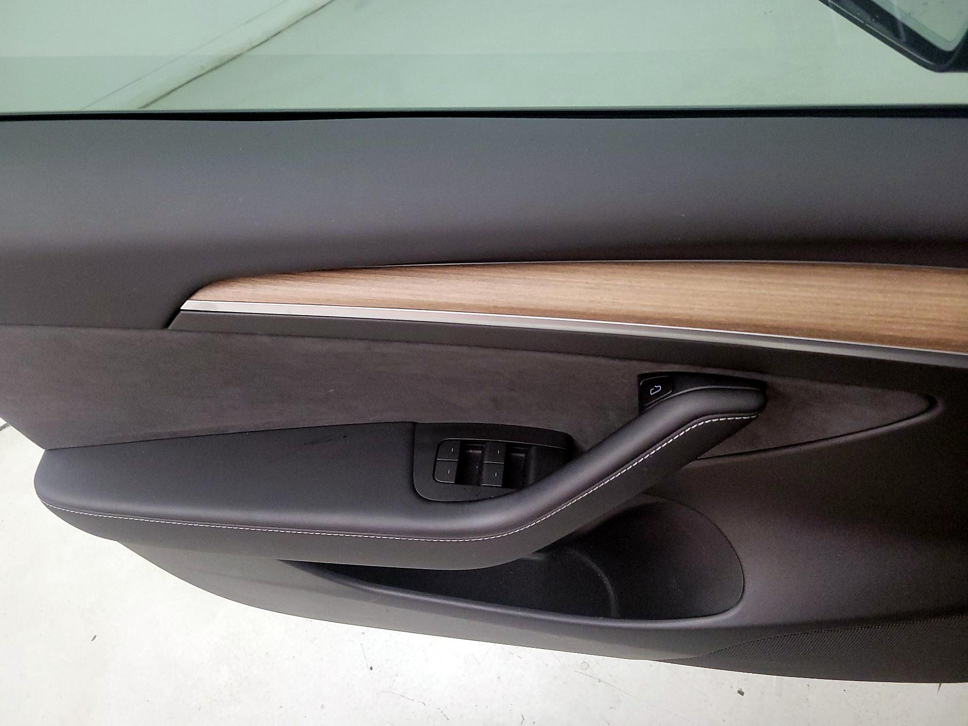 Thumbnail: 2023 Tesla Model 3 - 12